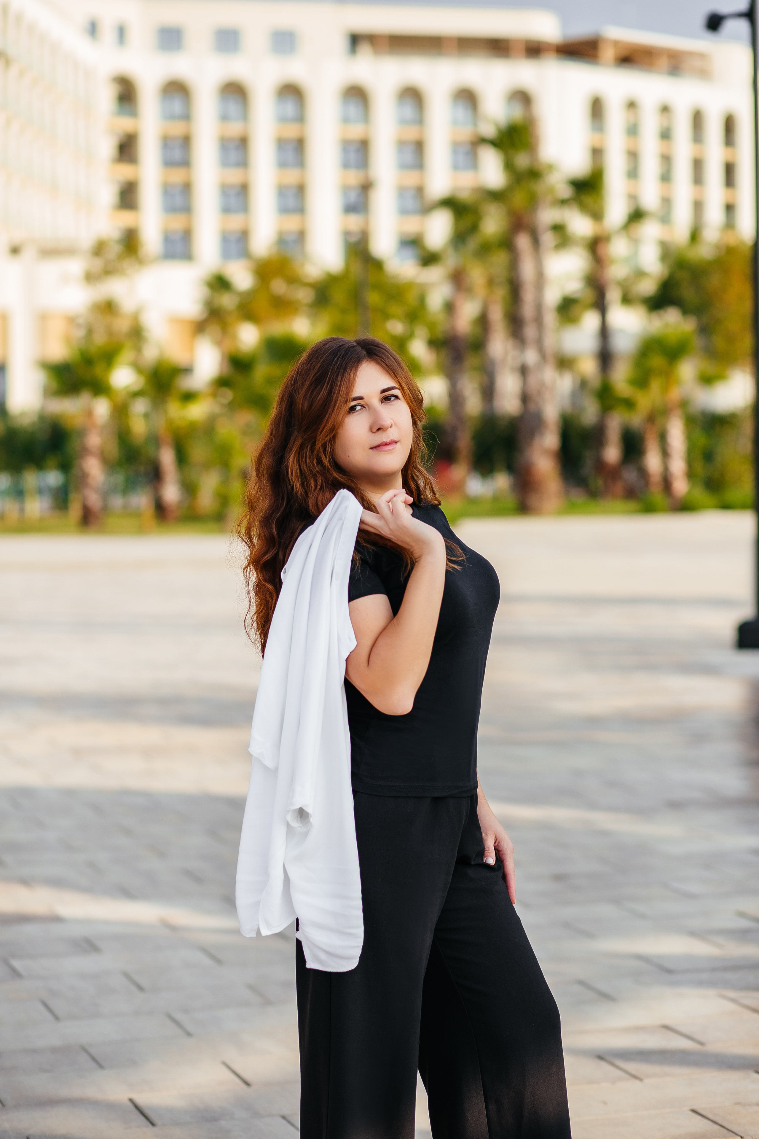 Уличная деловая фотосессия для контента. Фотограф Сочи Адлер. Солькаева Анастасия