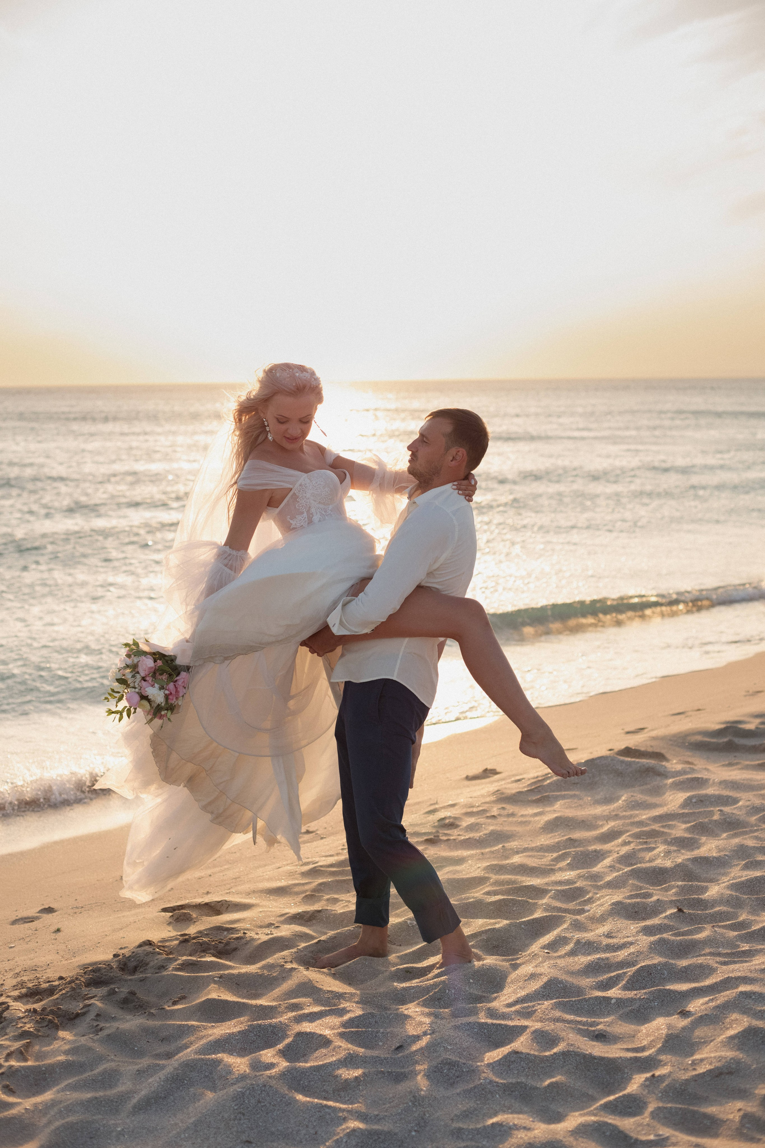 «Начало любви на побережье Поповки: история свадьбы, застывшая в кадре». Свадебный фотограф Мироманов Николай в Крыму