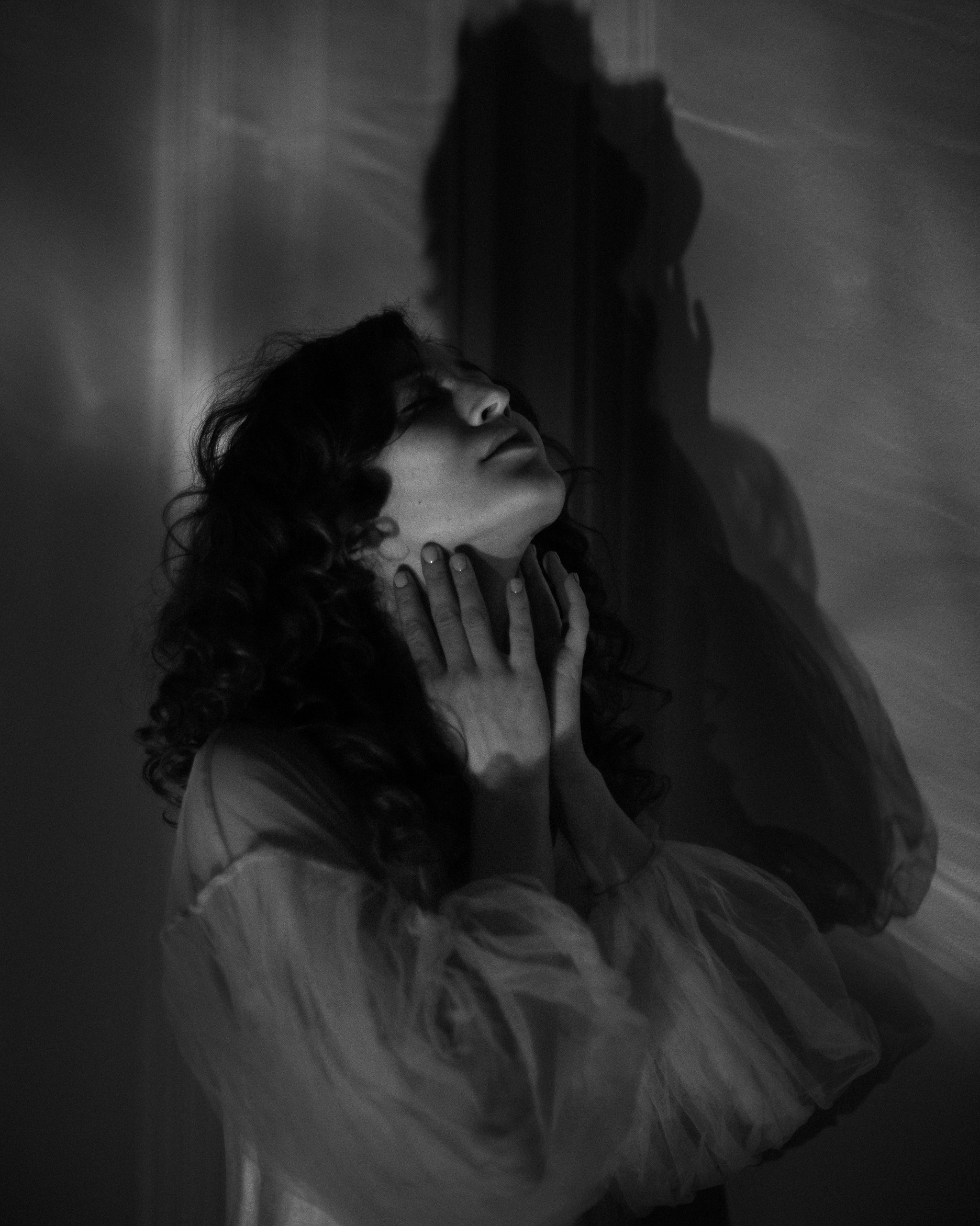 Творческая съемка женского портрета. Портретный фотограф Белград Матвей Кармаков