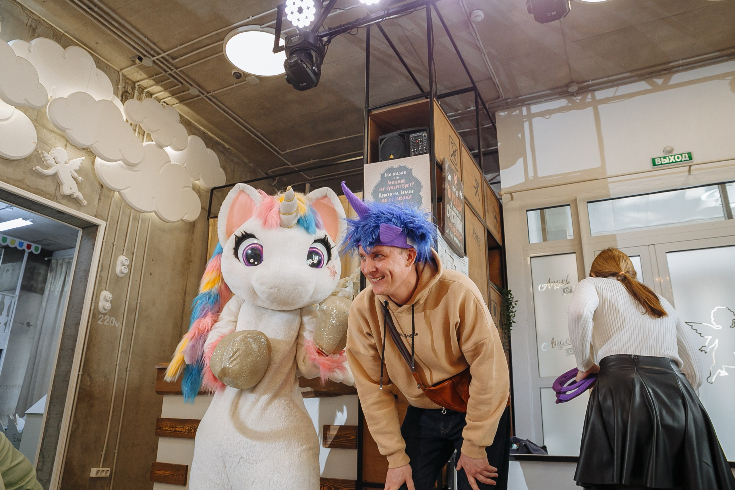 Насте 5 лет, дети играют в Ангел лофт. Событийный фотограф Максим Бескоровайновнов