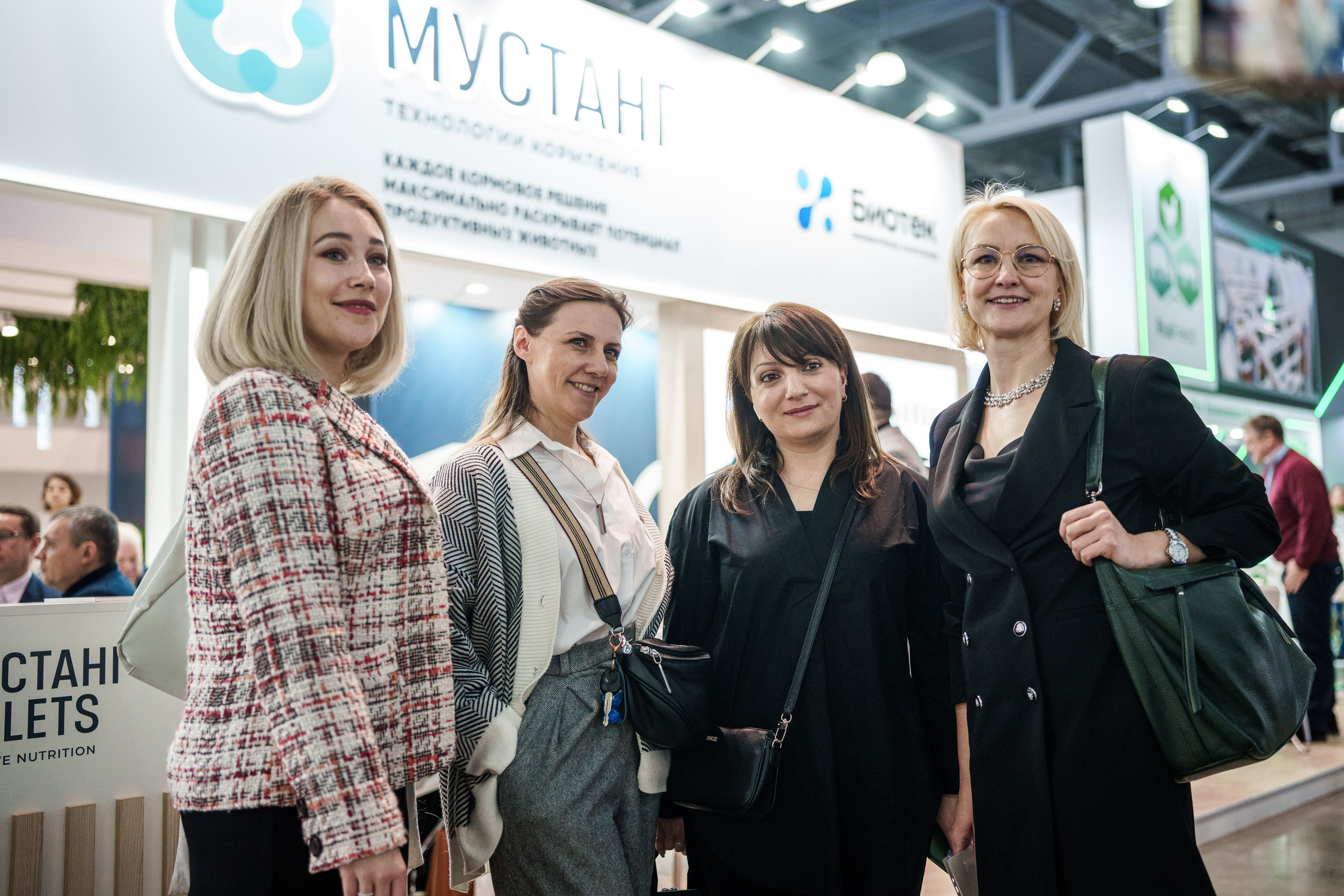 Стенд компании «Мустанг» на выставке Агрос-2024. Репортажный фотограф Сергей Сажин г. Ярославль