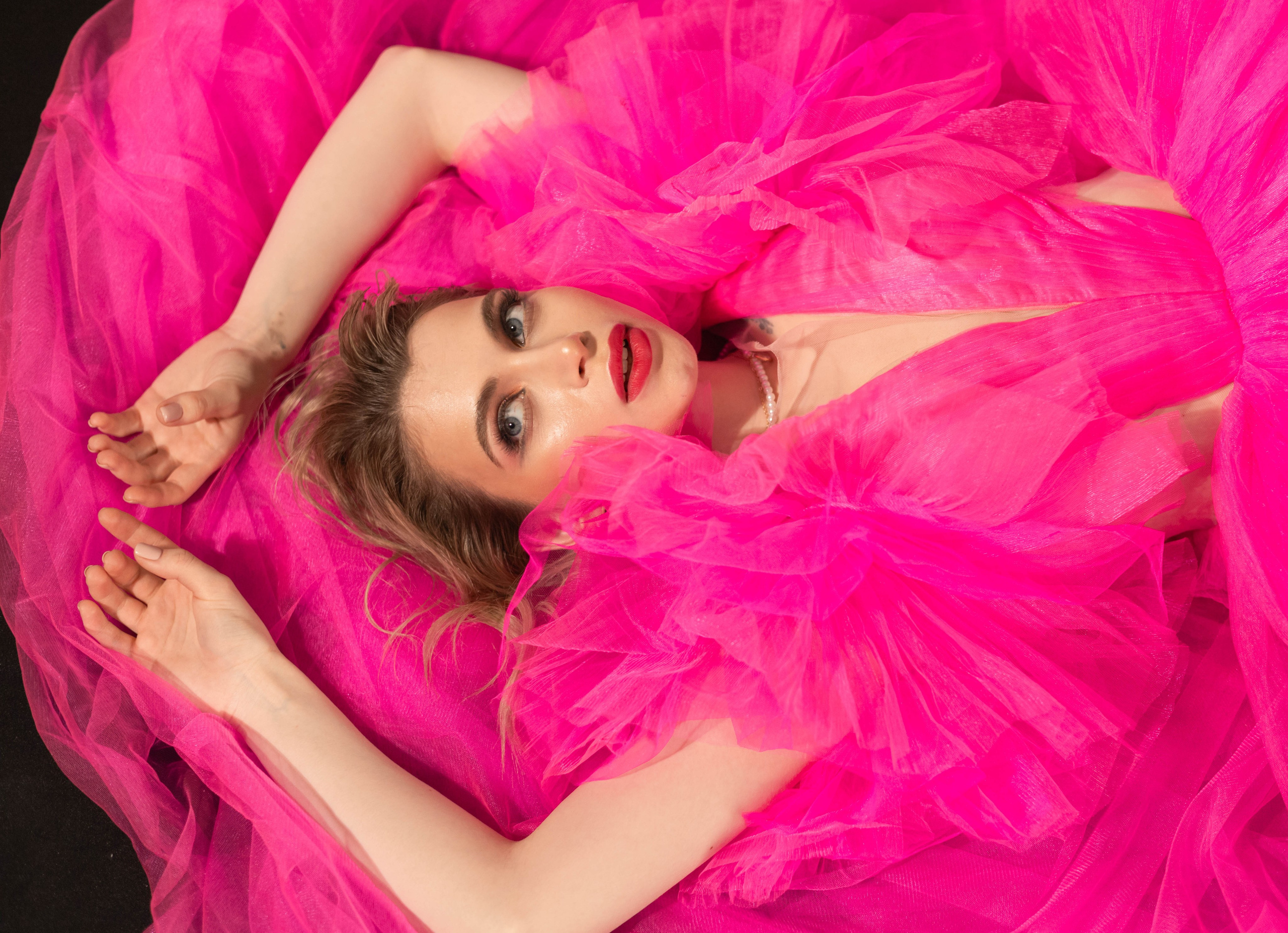 Екатерина. Fuchsia on black. Портретный фотограф Панферова Регина г. Санкт-Петербург, г. Казань