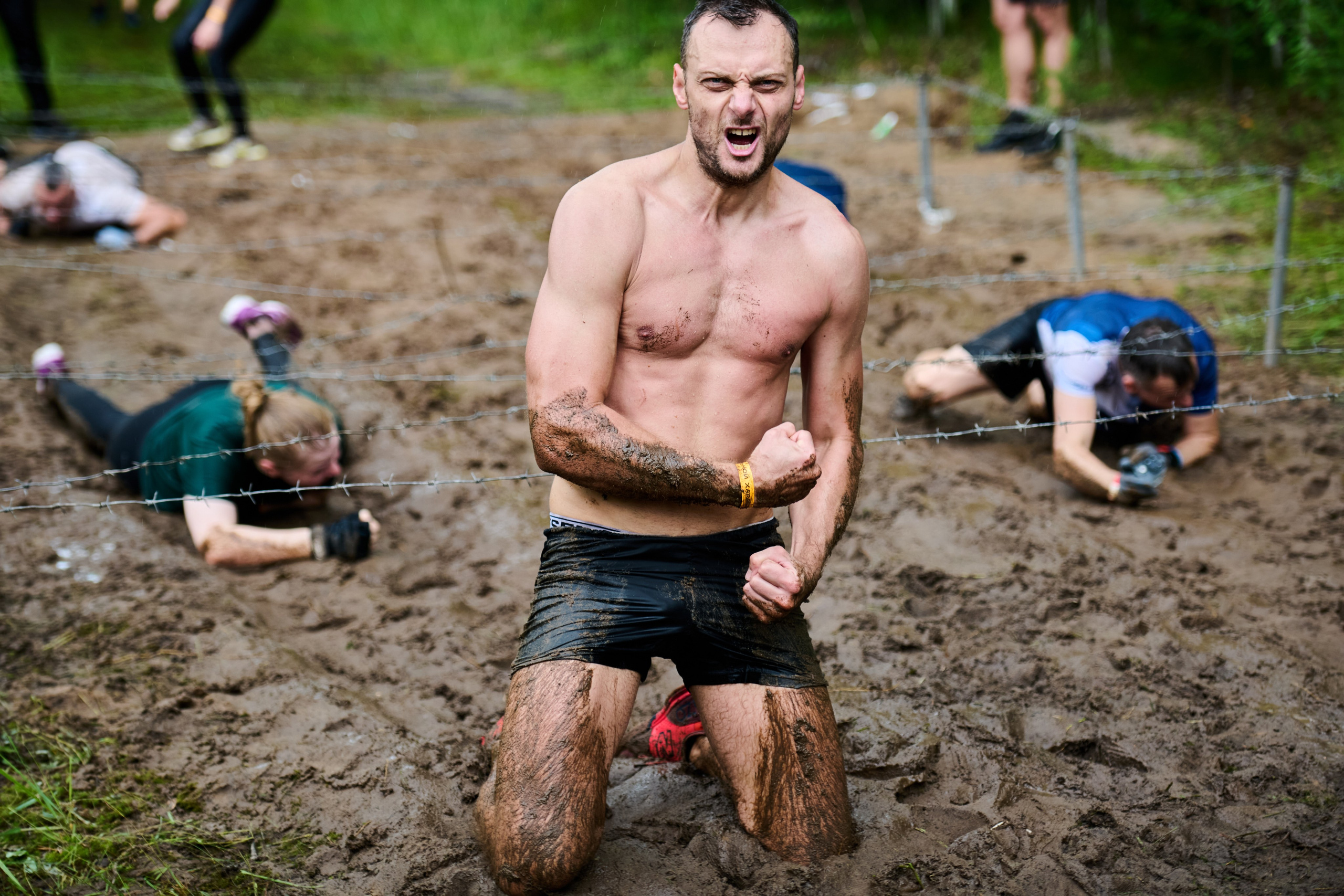 Фоторепортаж с забега Стальной характер в Сургуте, 5 июля 2025. Репортажный и семейный фотограф — Шелихов Сергей