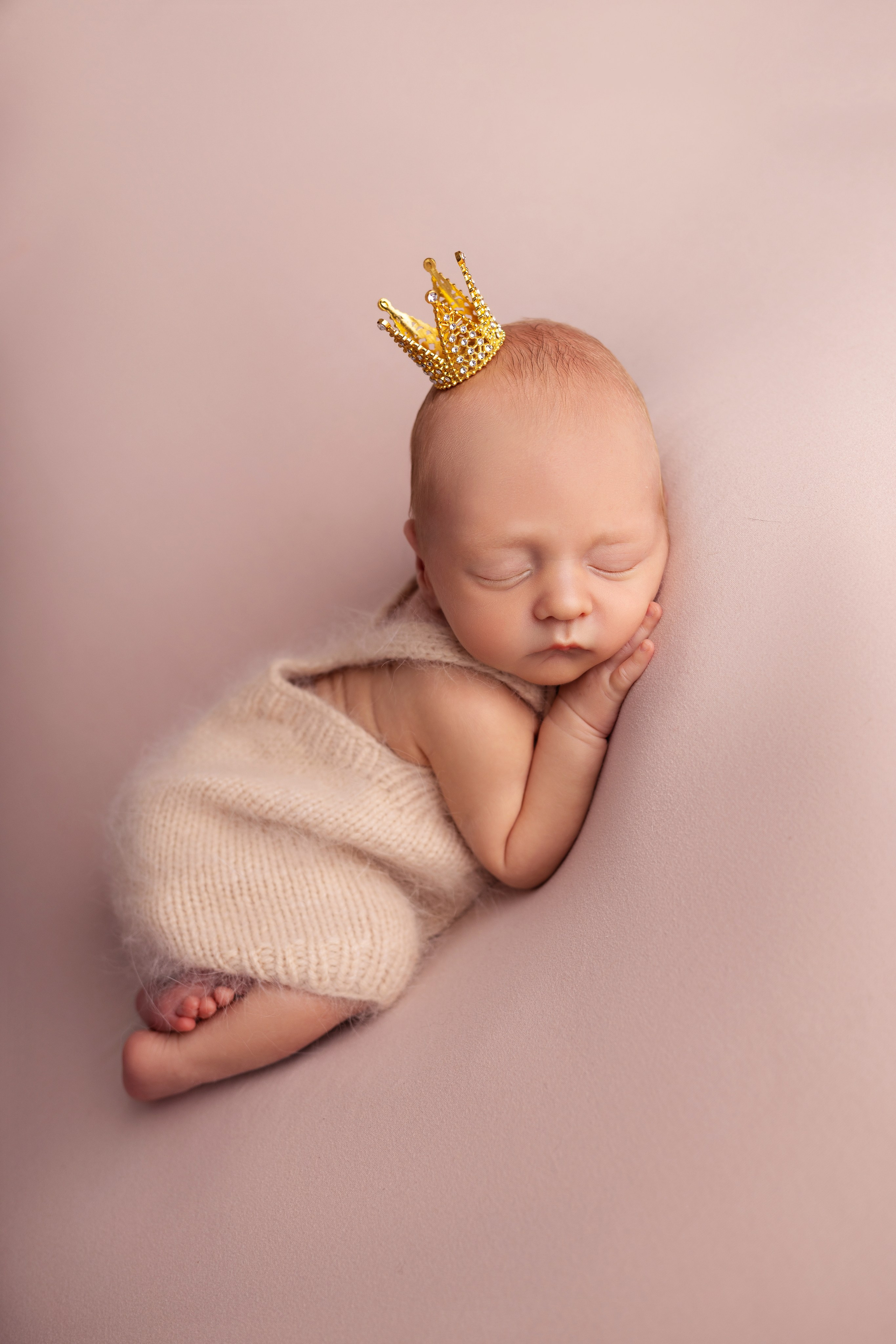 Классическая фотосессия малыша. Фотограф новорожденных малышей в Омске и Омской области Эльвира Камаева