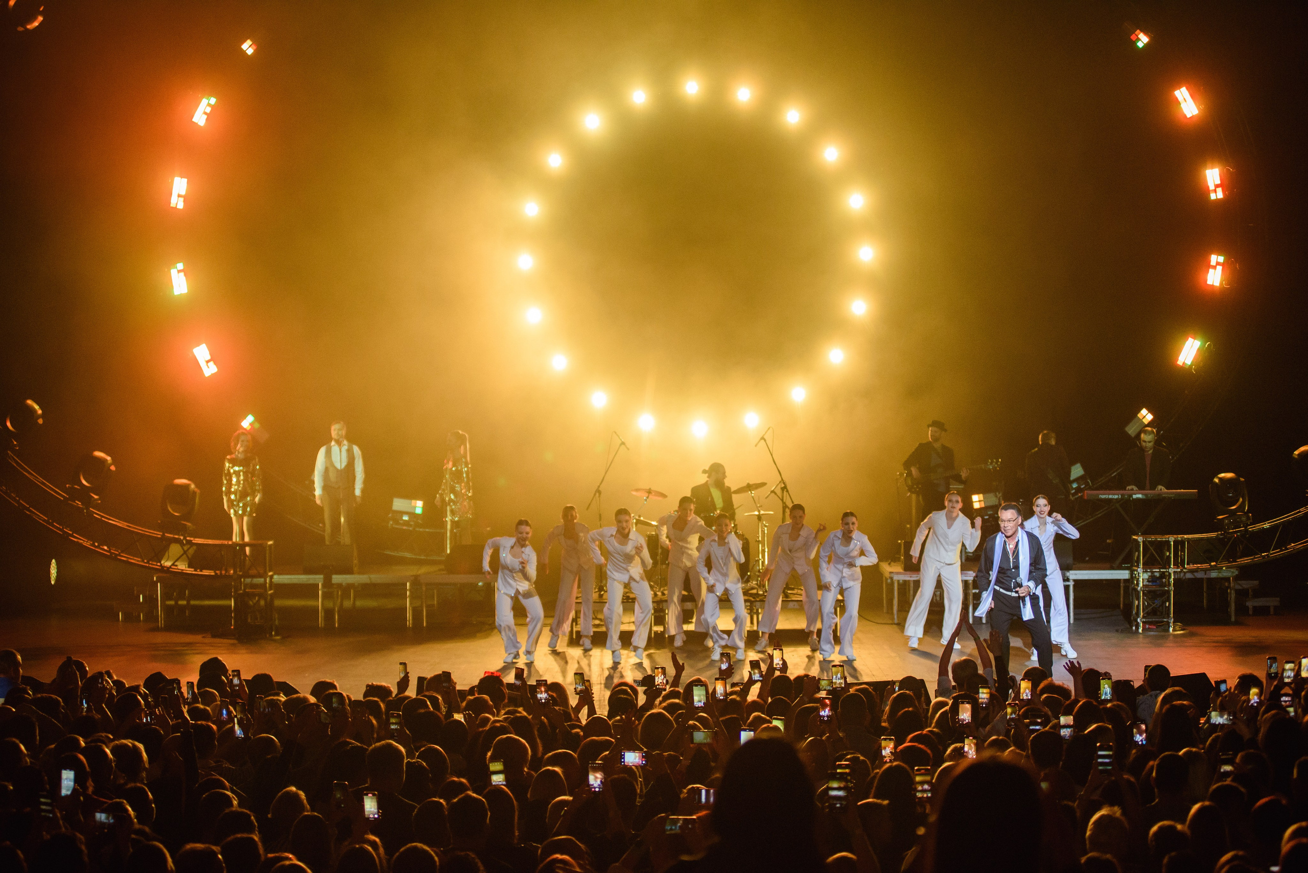 Дискотека 80-90-2000х — «Имена на все времена», Крокус Сити Холл. Бренд-фотограф для экспертов и блогеров в Москве Влада Горбовская