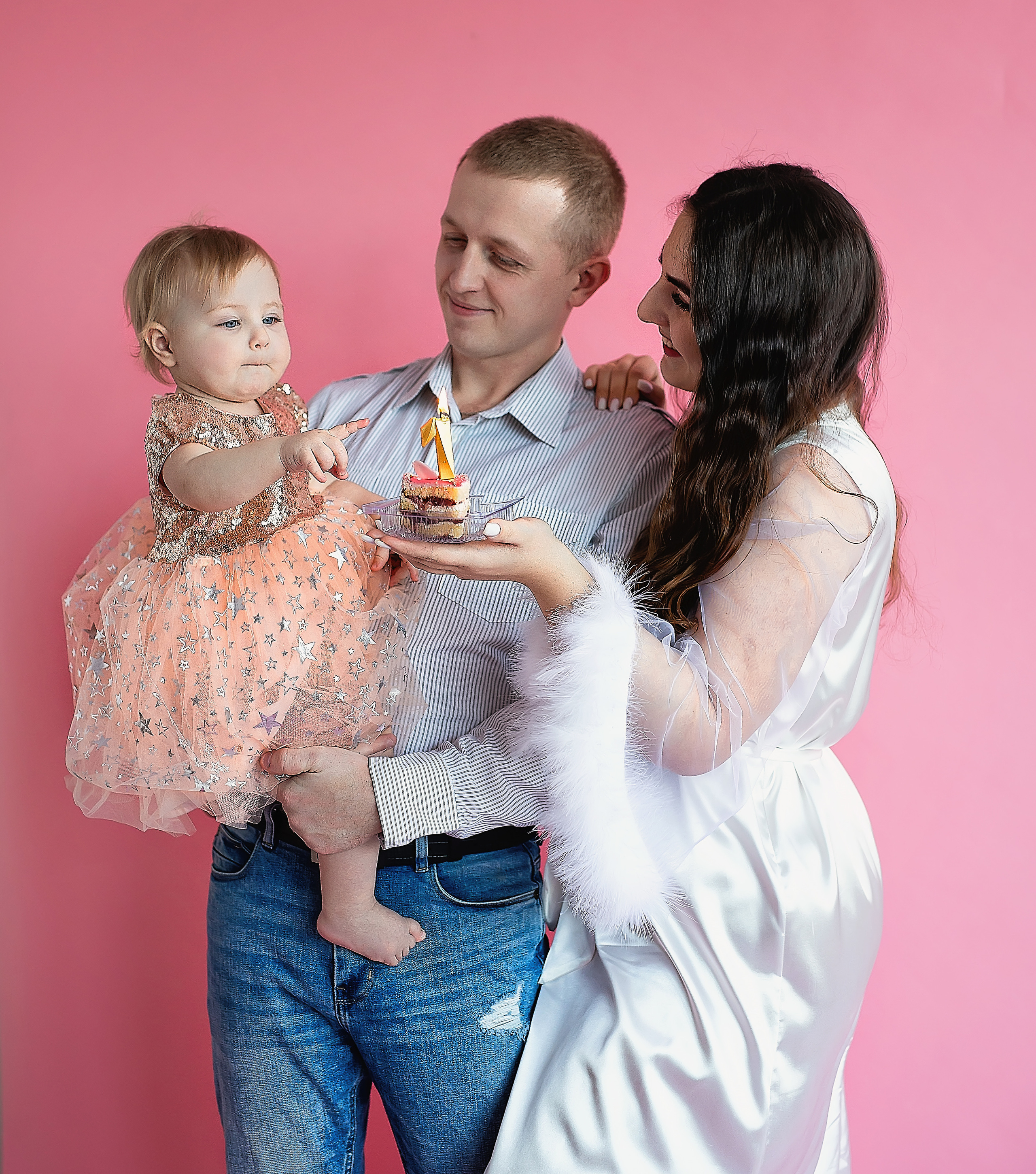 Задавай огонёк говорит папа дочки она смотрит и думает. 