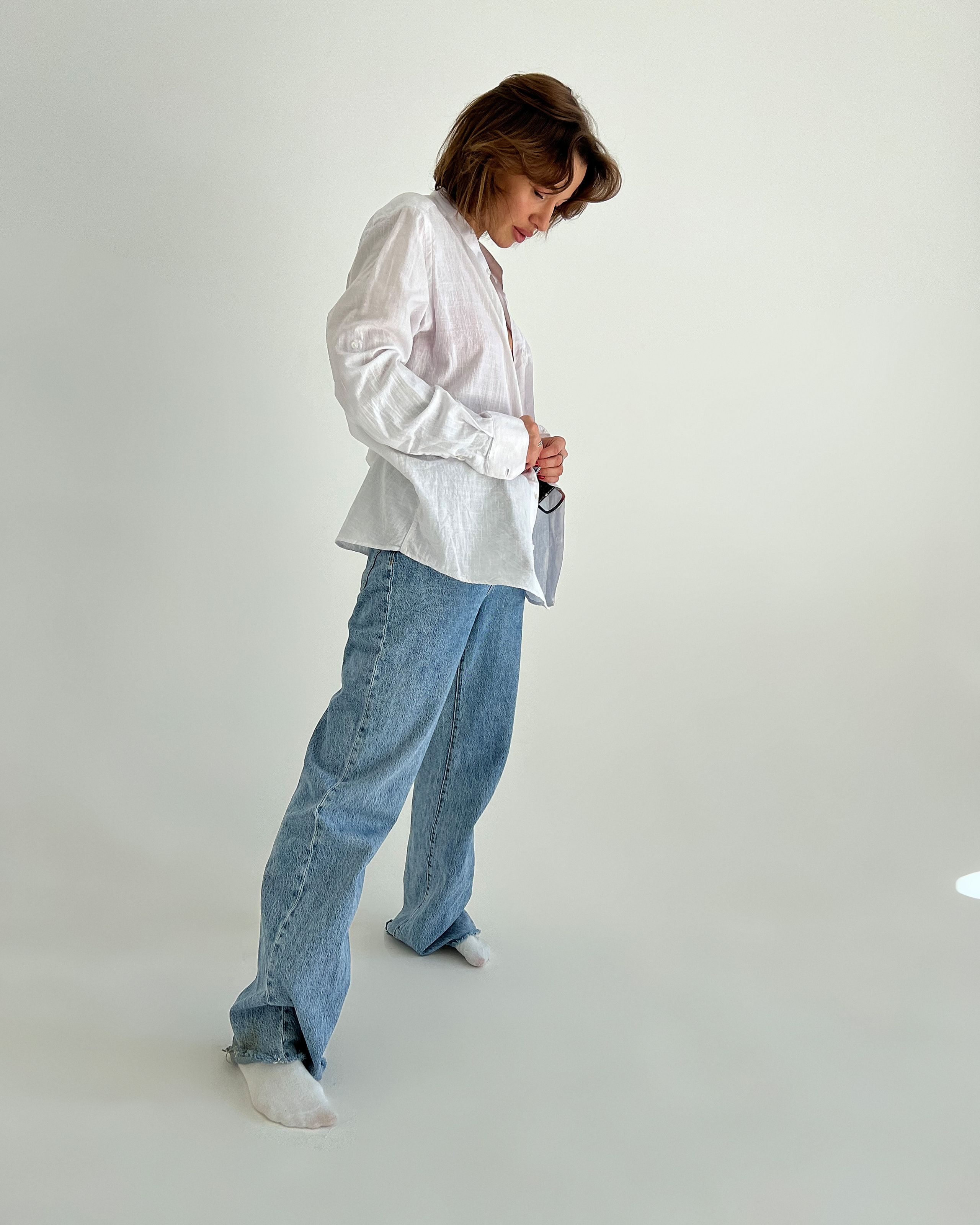 На маркетплейсах можно найти многое, рубашка и джинсы лучший наряд. 