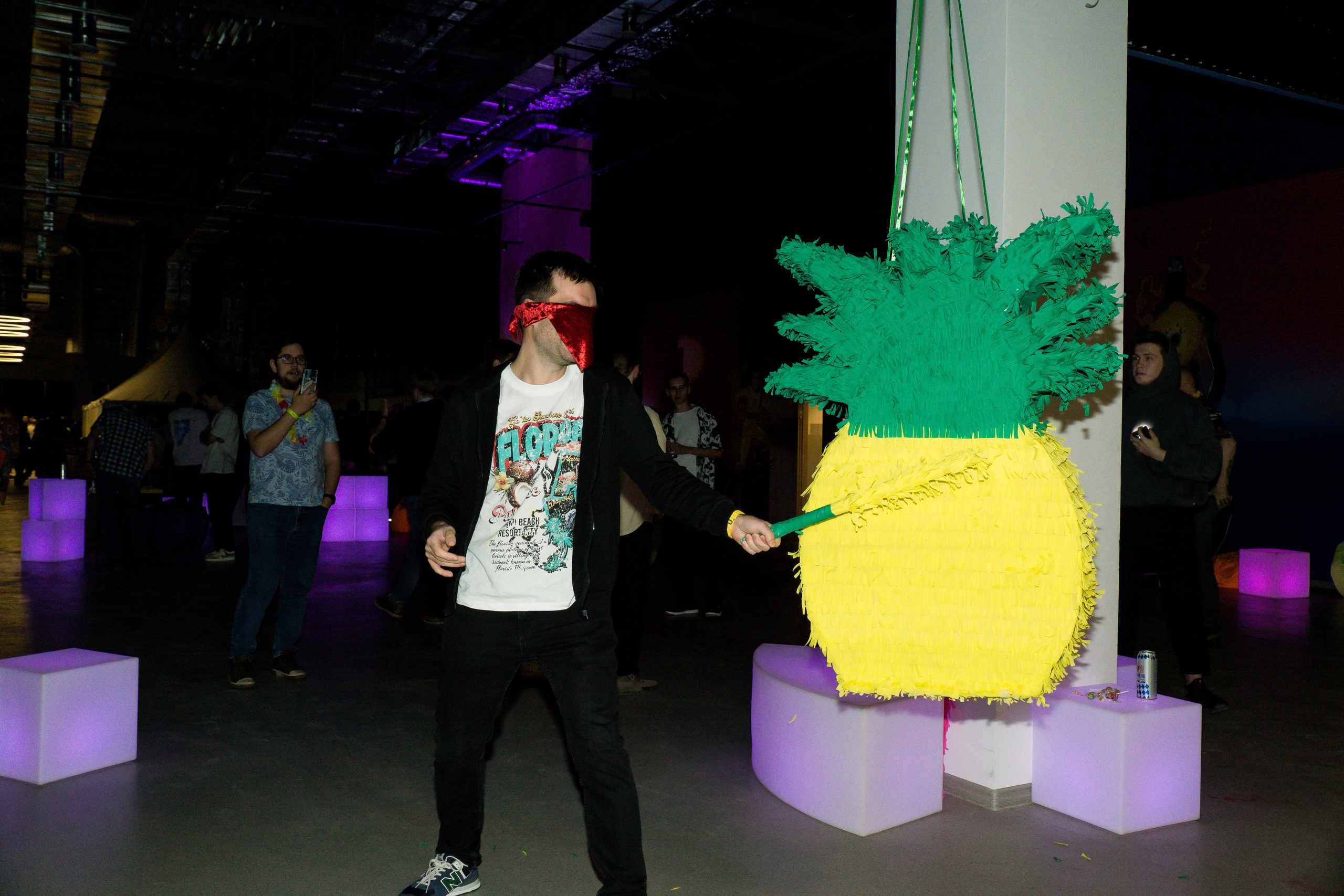 МТС корпоратив Гавайская вечеринка. Фотограф