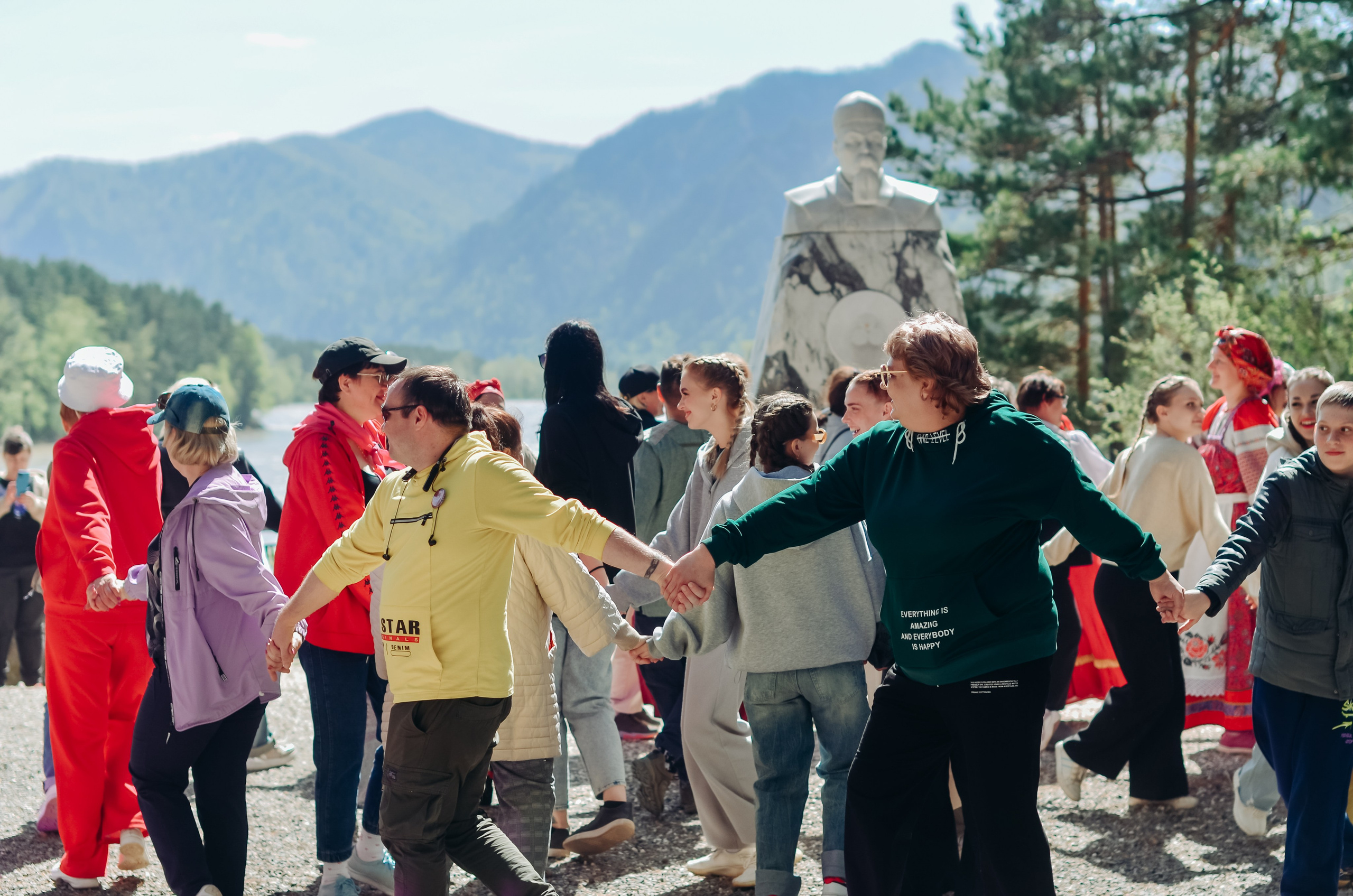 Фестиваль «Цветение Маральника на Алтае 2025». Фоторепортаж. Денисова Аля — фотограф для парных съемок и индивидуальных историй в Барнауле