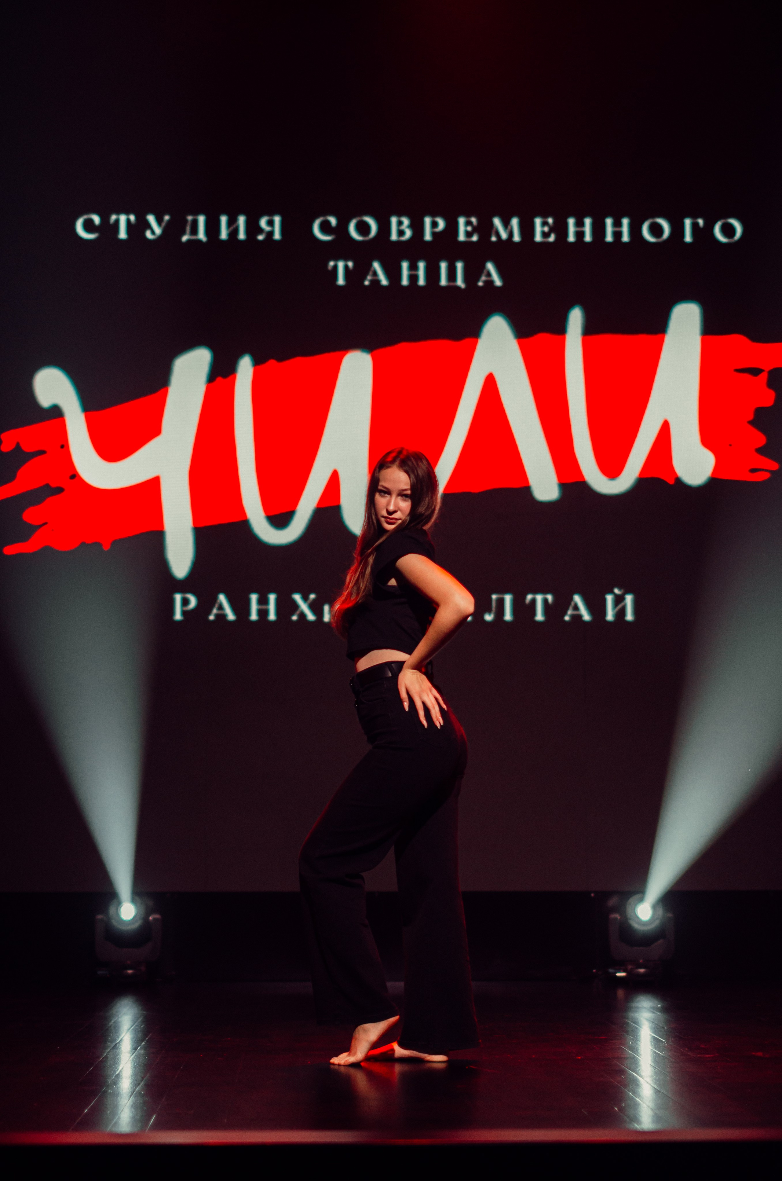 Групповая фотосъемка танцевального коллектива. Денисова Аля — фотограф для парных съемок и индивидуальных историй в Барнауле