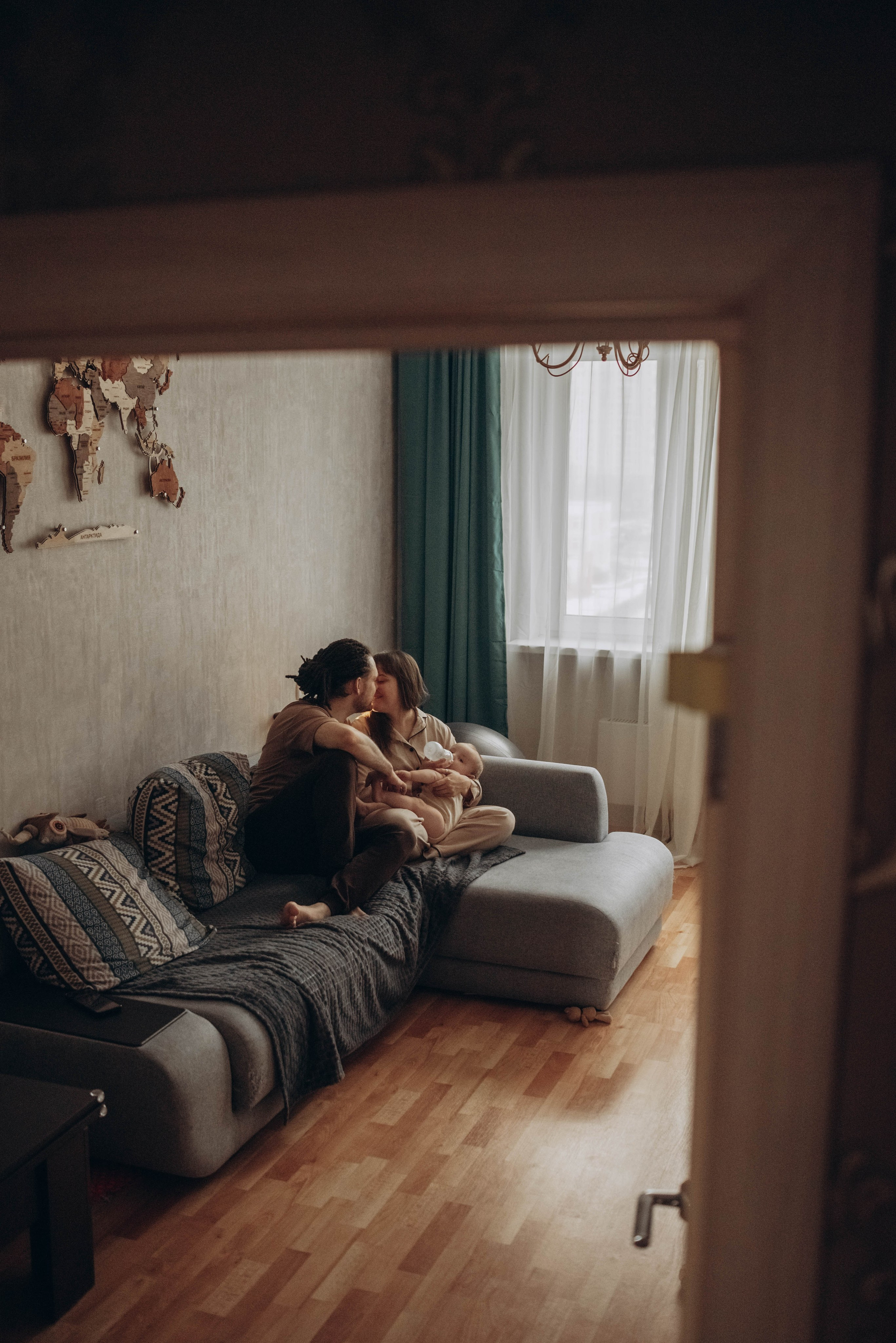 Домашняя семейная фотоссесия с малышом. Семейный фотограф в Железнодорожном Масаева Елена