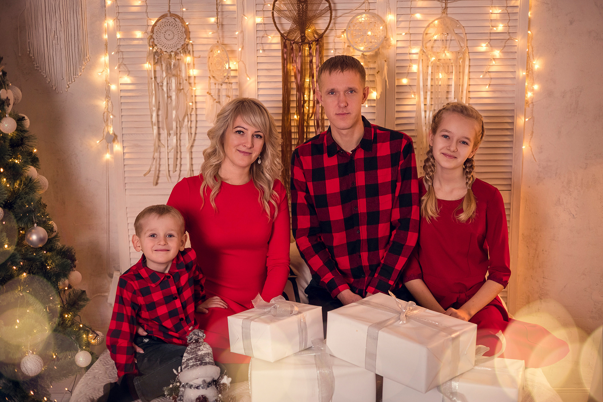 Семейная новогодняя фотосессия в студии PRESTIGE Пермь. Семейный и детский фотограф в Перми Мария Карабатова
