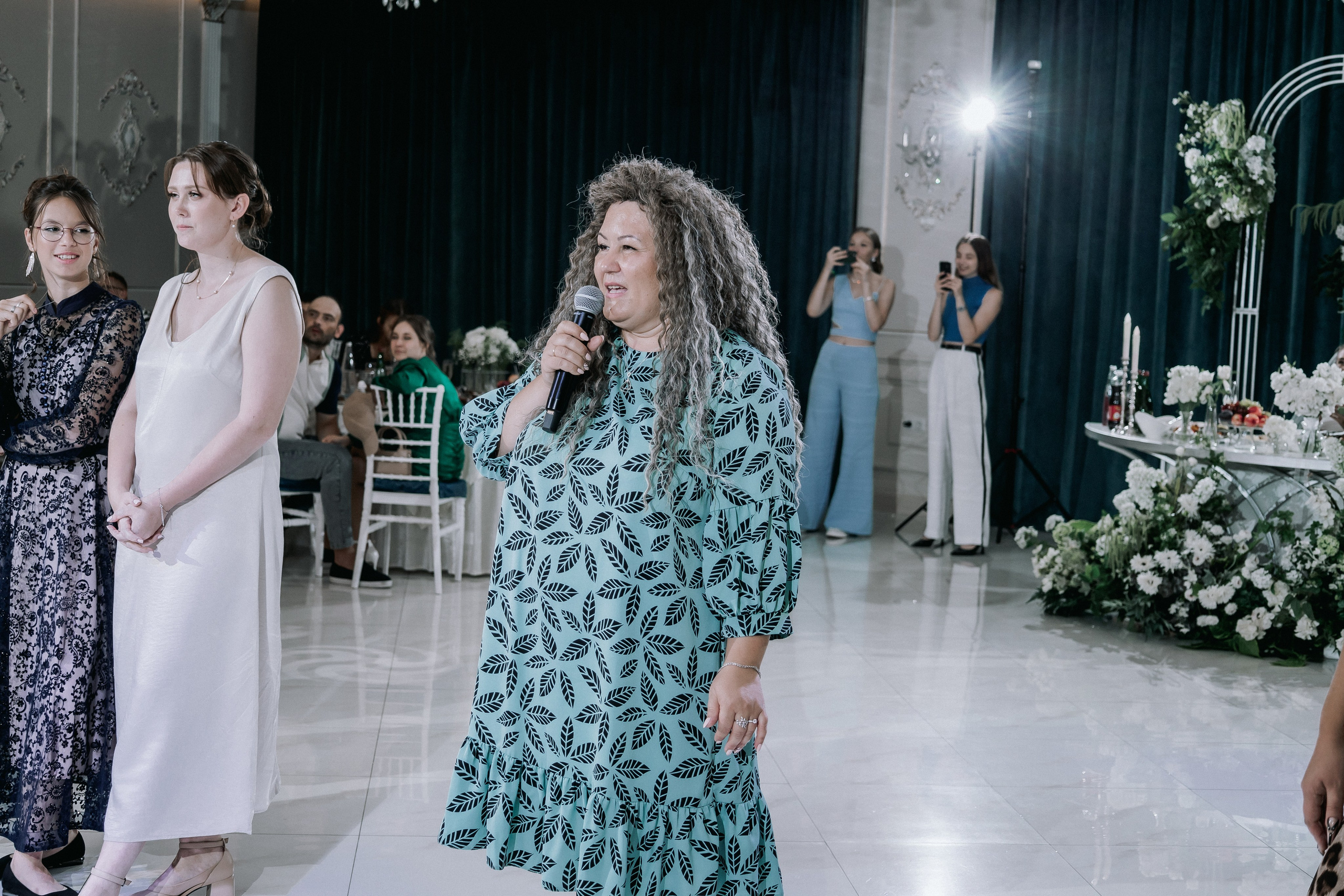 Свадебная прогулка. Эвелина и Дмитрий. Свадебная фотография. Арина Рубах