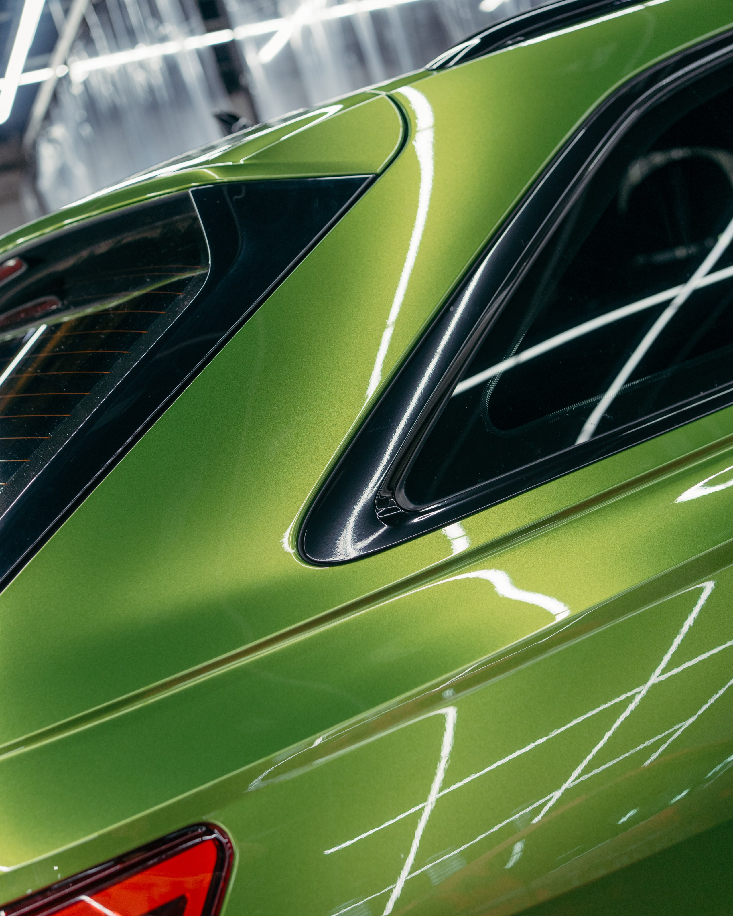 Audi A6 2 раза поменяла цвет, оклейка с проемами в зеленый и преклейка в серый. DeLorein