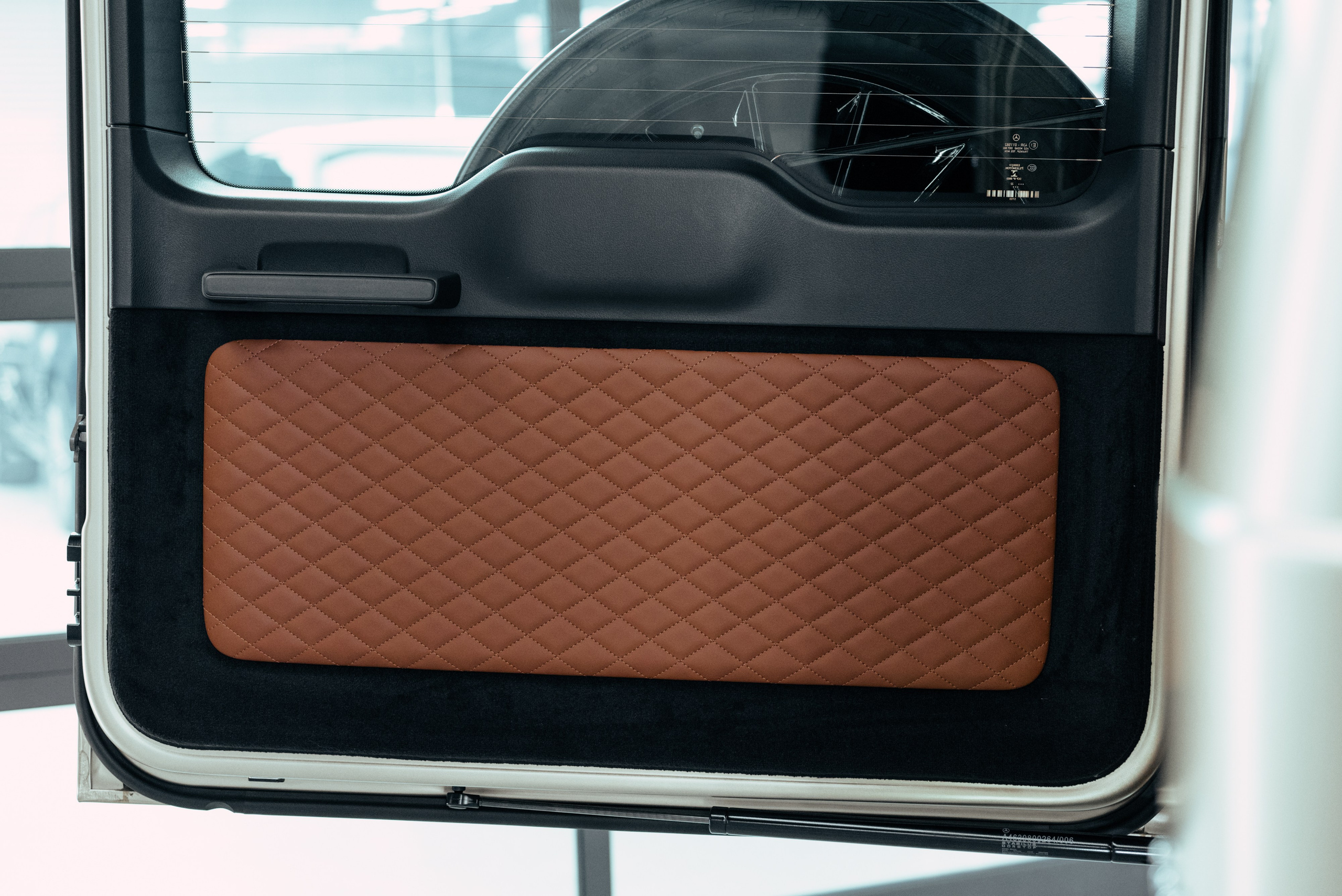 Mercedes G63 Gold. DeLorein