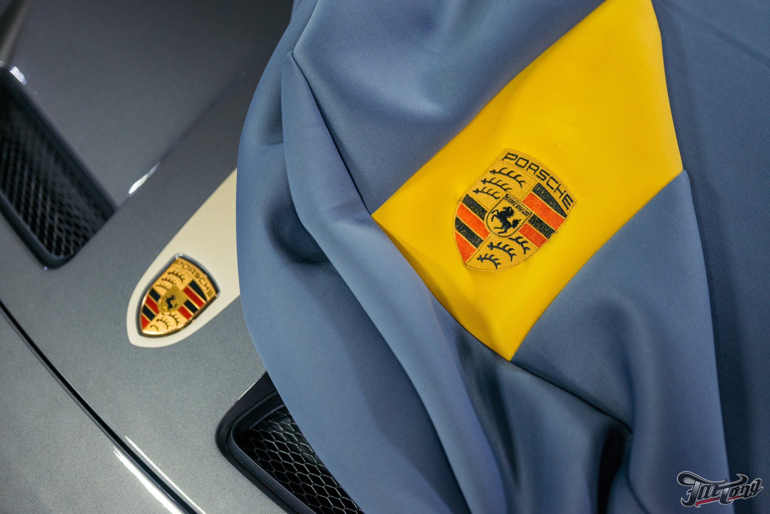 Porsche GT3 и BMW M4 чехлы для гаражного хранения. DeLorein