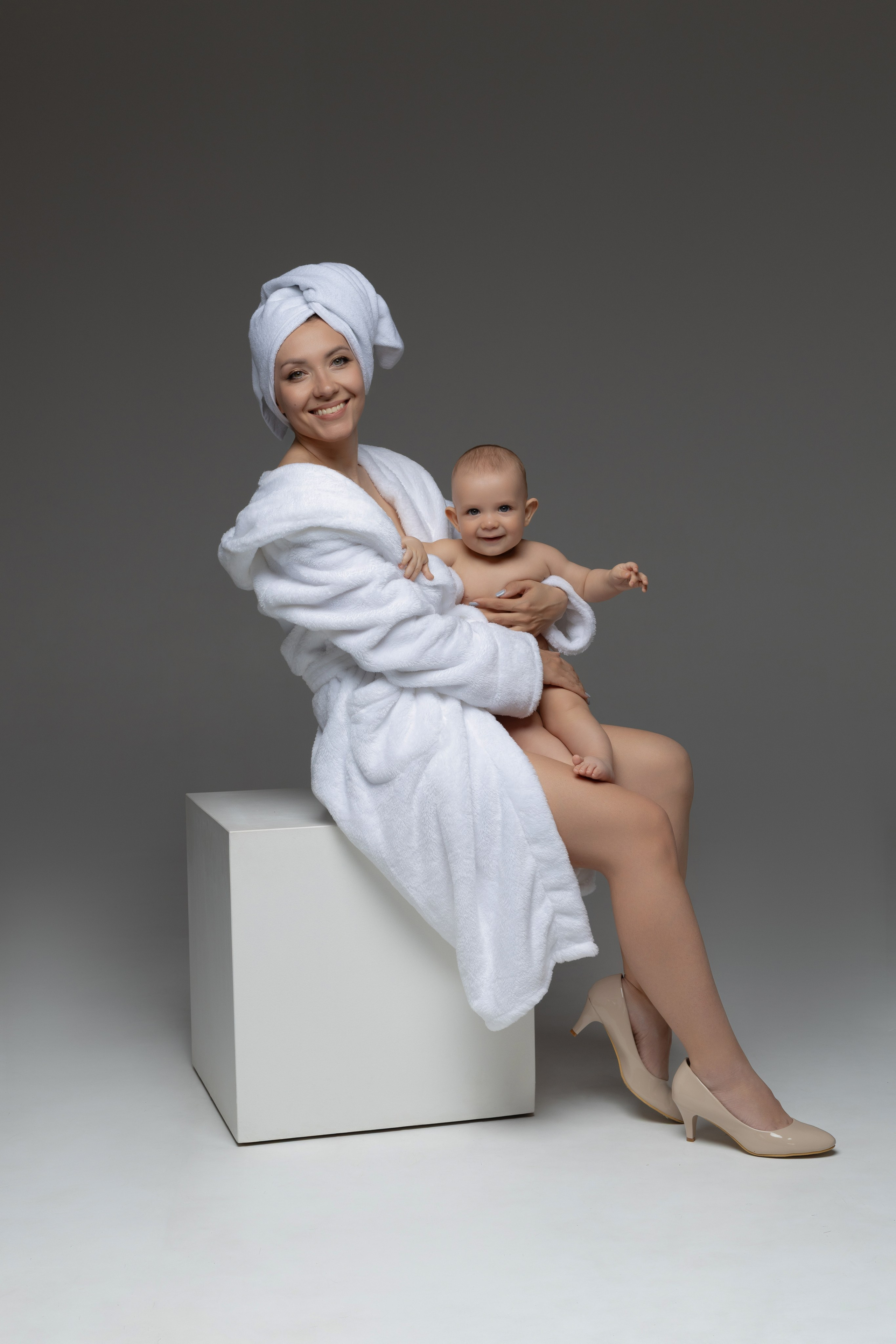 Мама и малыш. Фотограф новорожденных Модяева Ирина