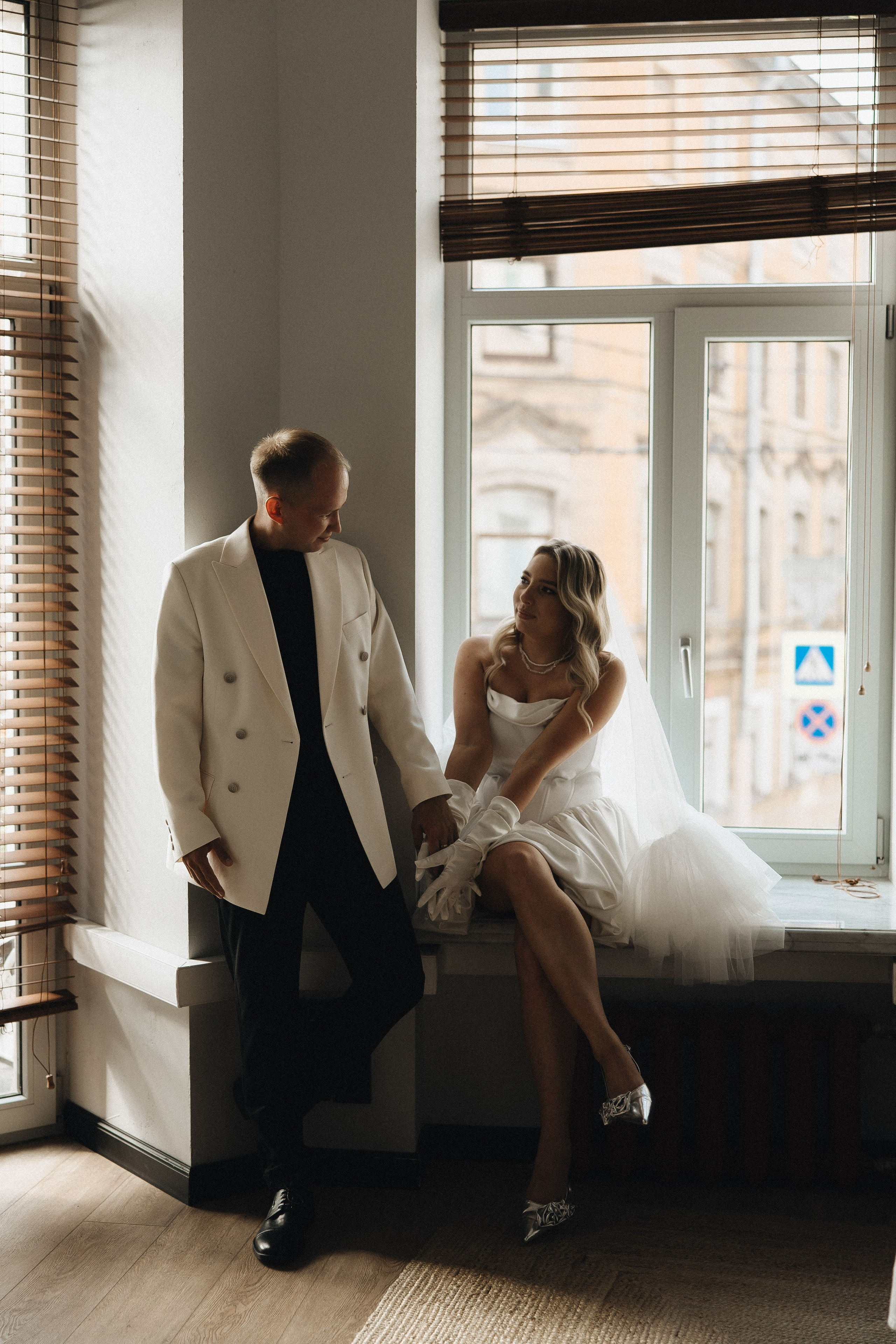 Когда я впервые увидел тебя, этот смех, ты мне напомнила по-моему сразу всех. Свадебный фотограф в Санкт-Петербурге Баженова Алина