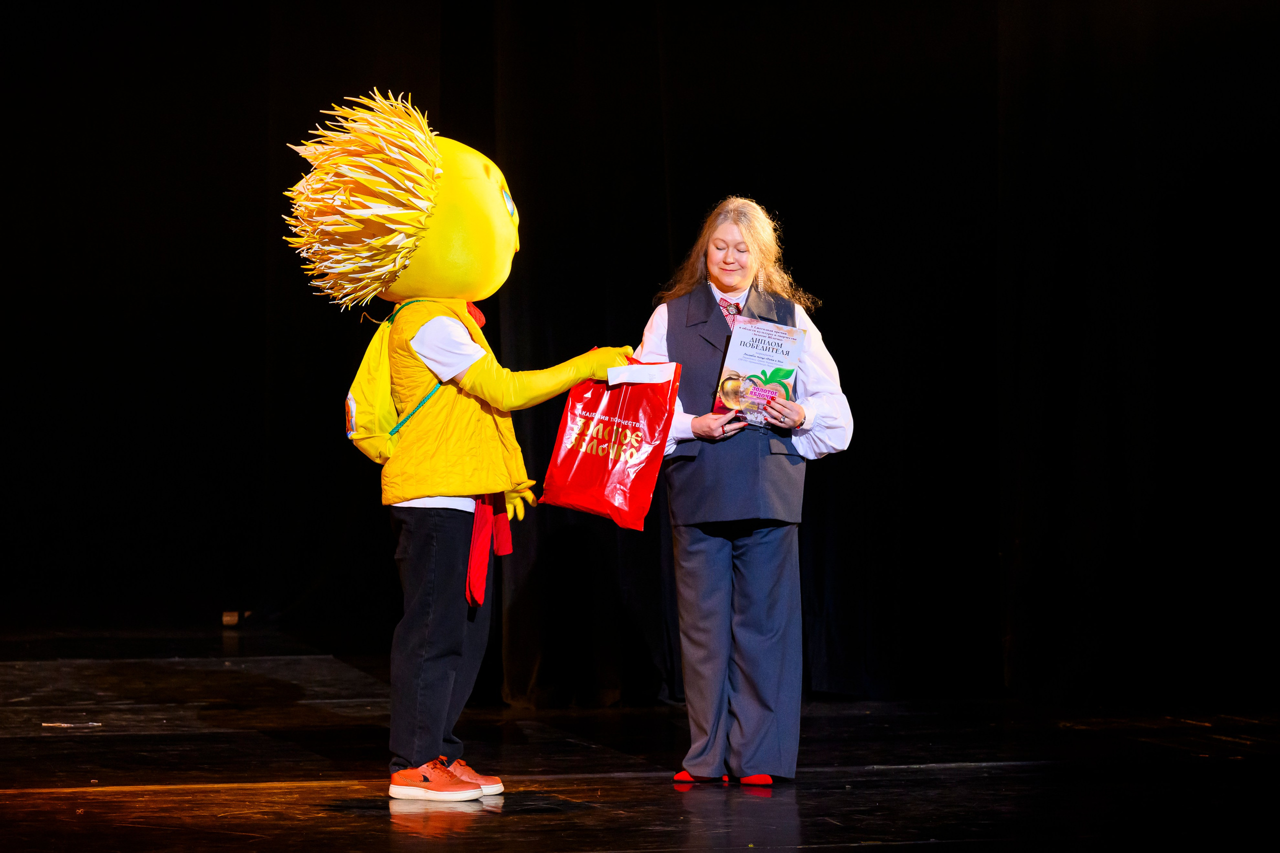 23 апреля, часть 1, БКЗ Октябрьский, г. Санкт-Петербург. Золотое яблочко