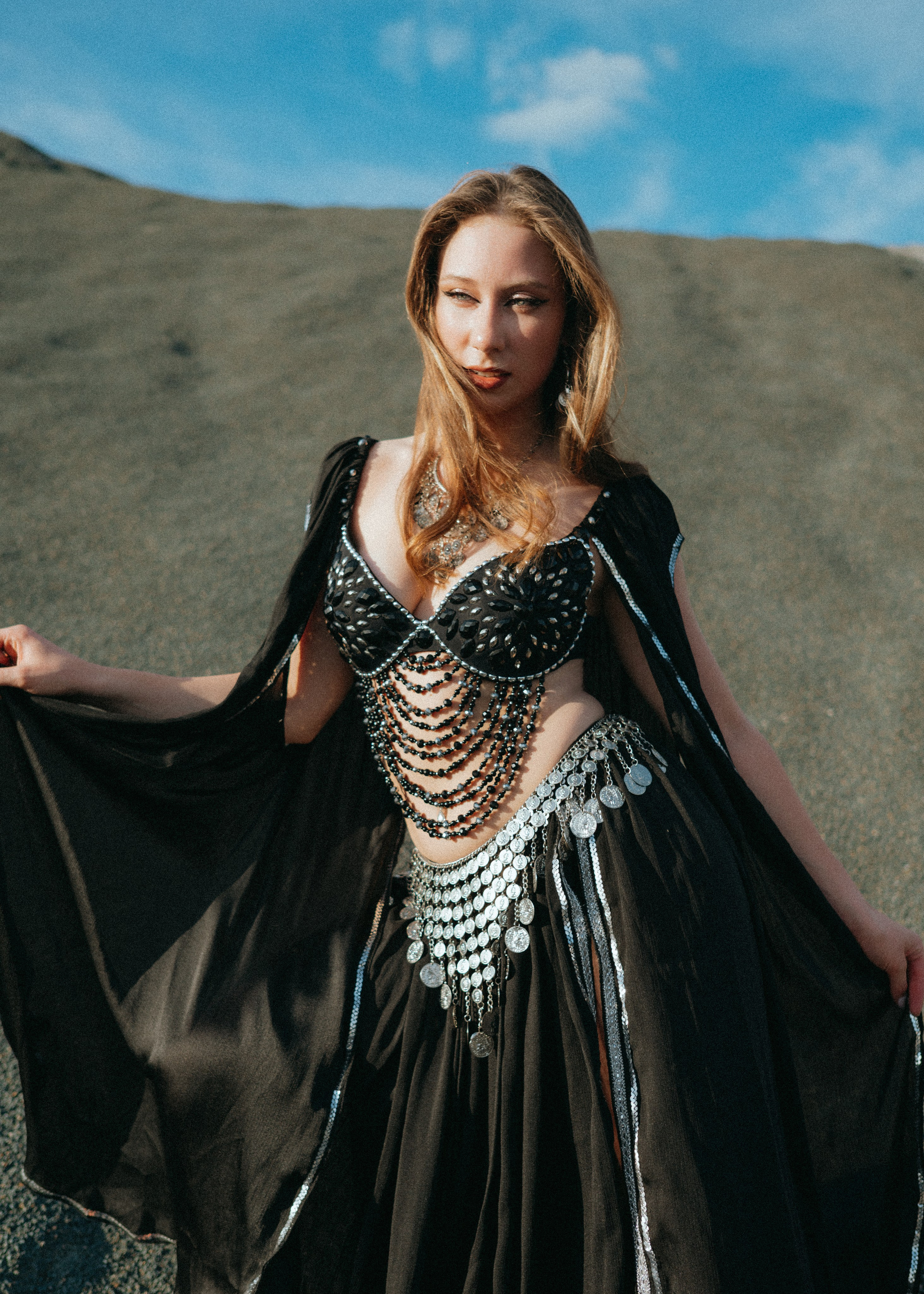 Орг https://t.me/fv_nsk vk.com/fv_nsk #фотовстречинск 💃🏻 @lina_laww Vk: https://vk.com/lina_lavv 💃🏻 @victoryyya_05 https://vk.com/victoryya_kir 👑 Белый костюм и&nbsp;тиара VK @olga.karrott.jewelry