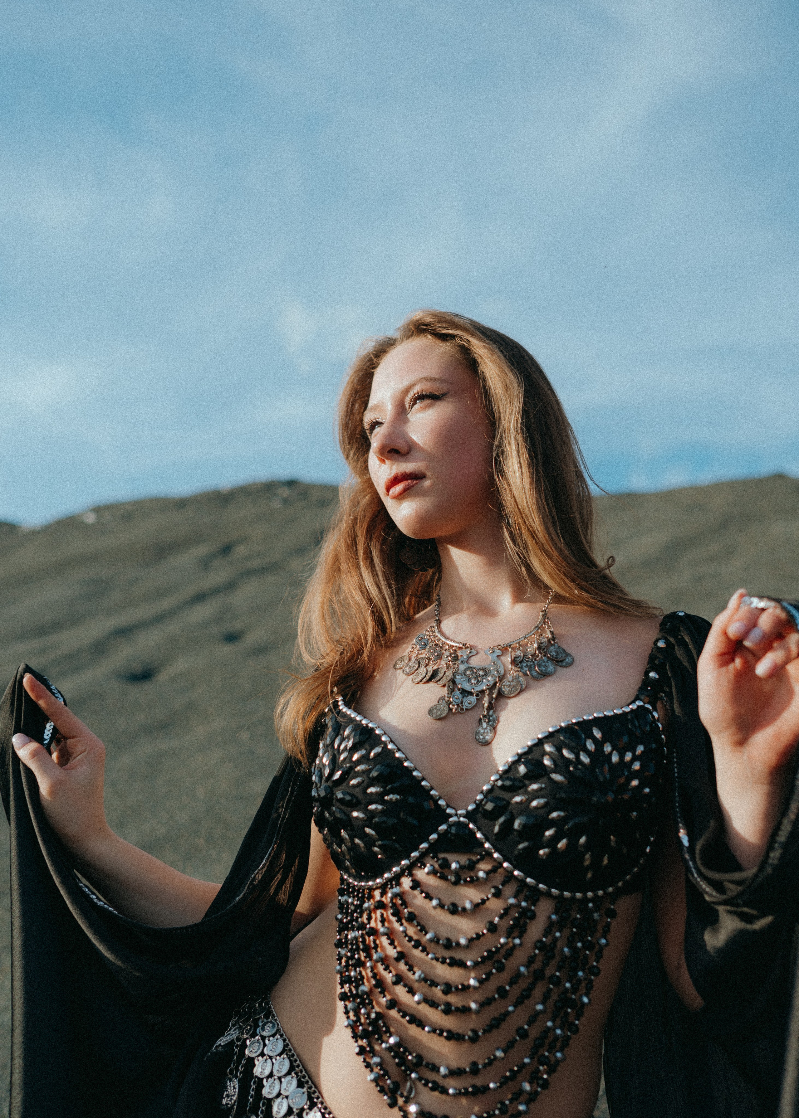 Орг https://t.me/fv_nsk vk.com/fv_nsk #фотовстречинск 💃🏻 @lina_laww Vk: https://vk.com/lina_lavv 💃🏻 @victoryyya_05 https://vk.com/victoryya_kir 👑 Белый костюм и&nbsp;тиара VK @olga.karrott.jewelry