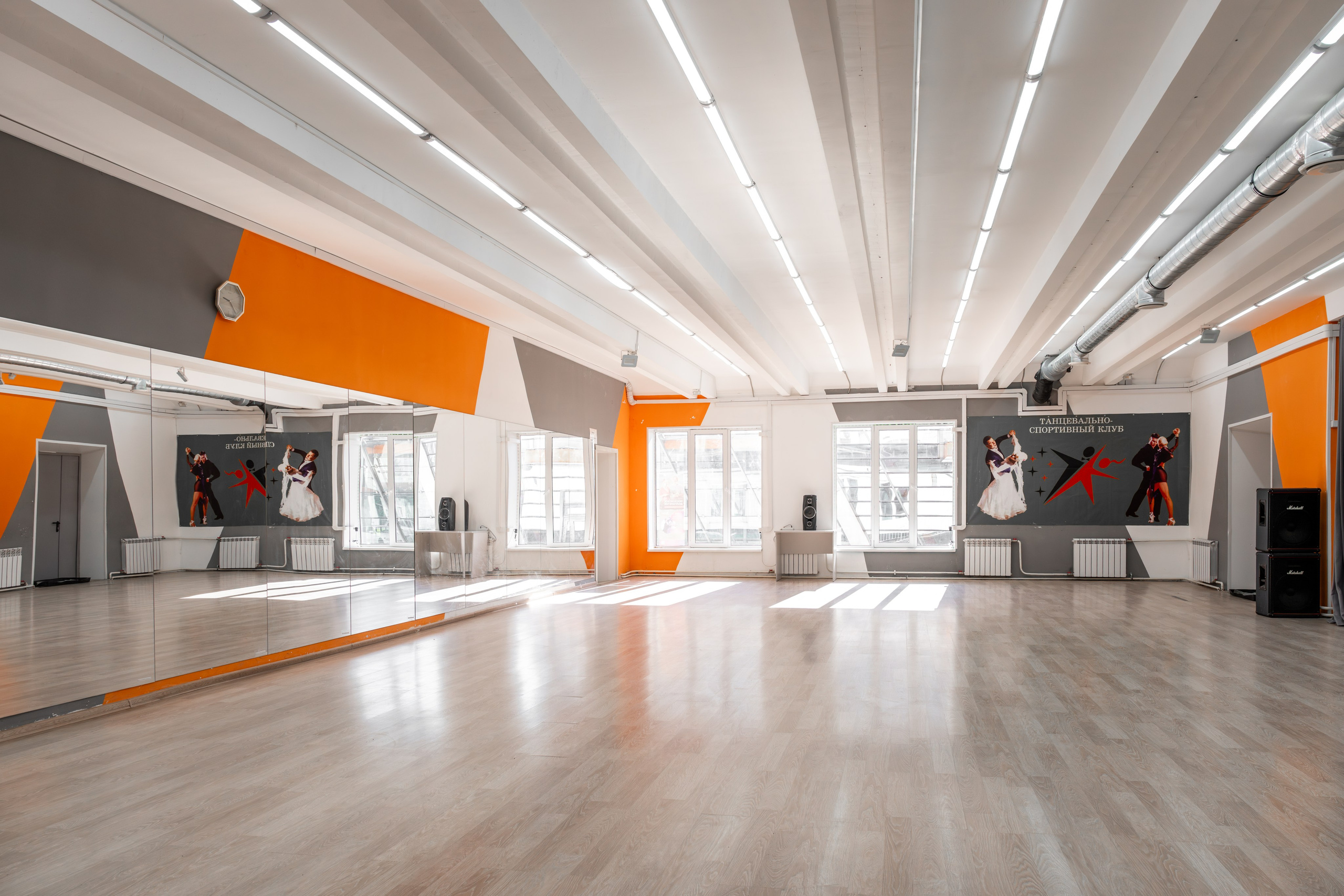 Наш зал. КонТакт — спортивные бальные танцы в Москве