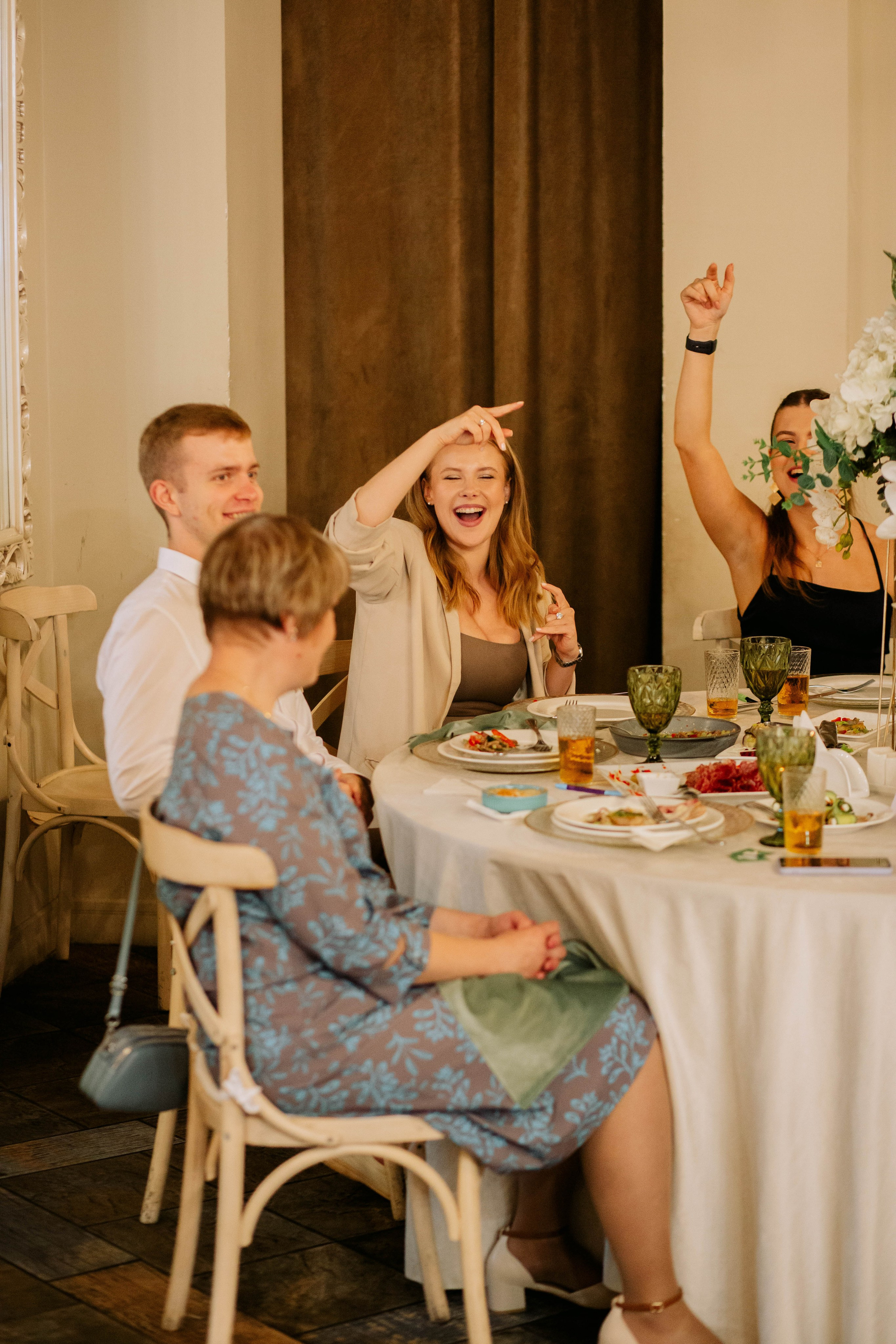 Оля и я Данил. Ведущий на свадьбу в Москве Зубков Алексей