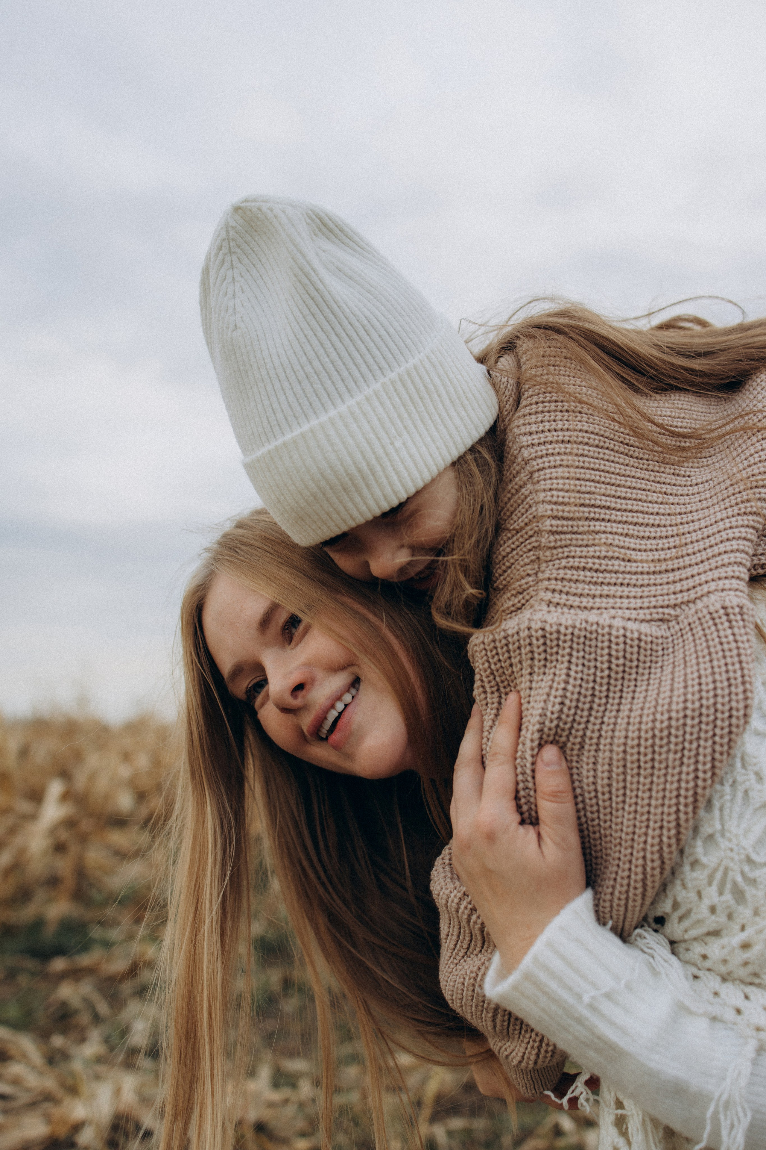 Оля, Ксюша и кукуруза. Фотограф Елена Рябцева