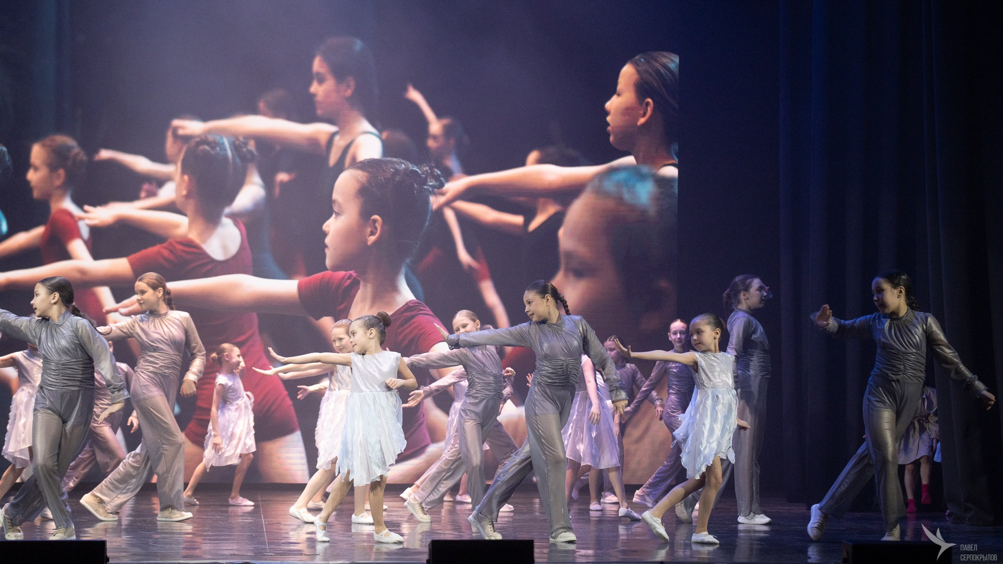 Отчетный концерт студии танца «ШАГ». Репортажный фотограф в Казани Павел Серпокрылов