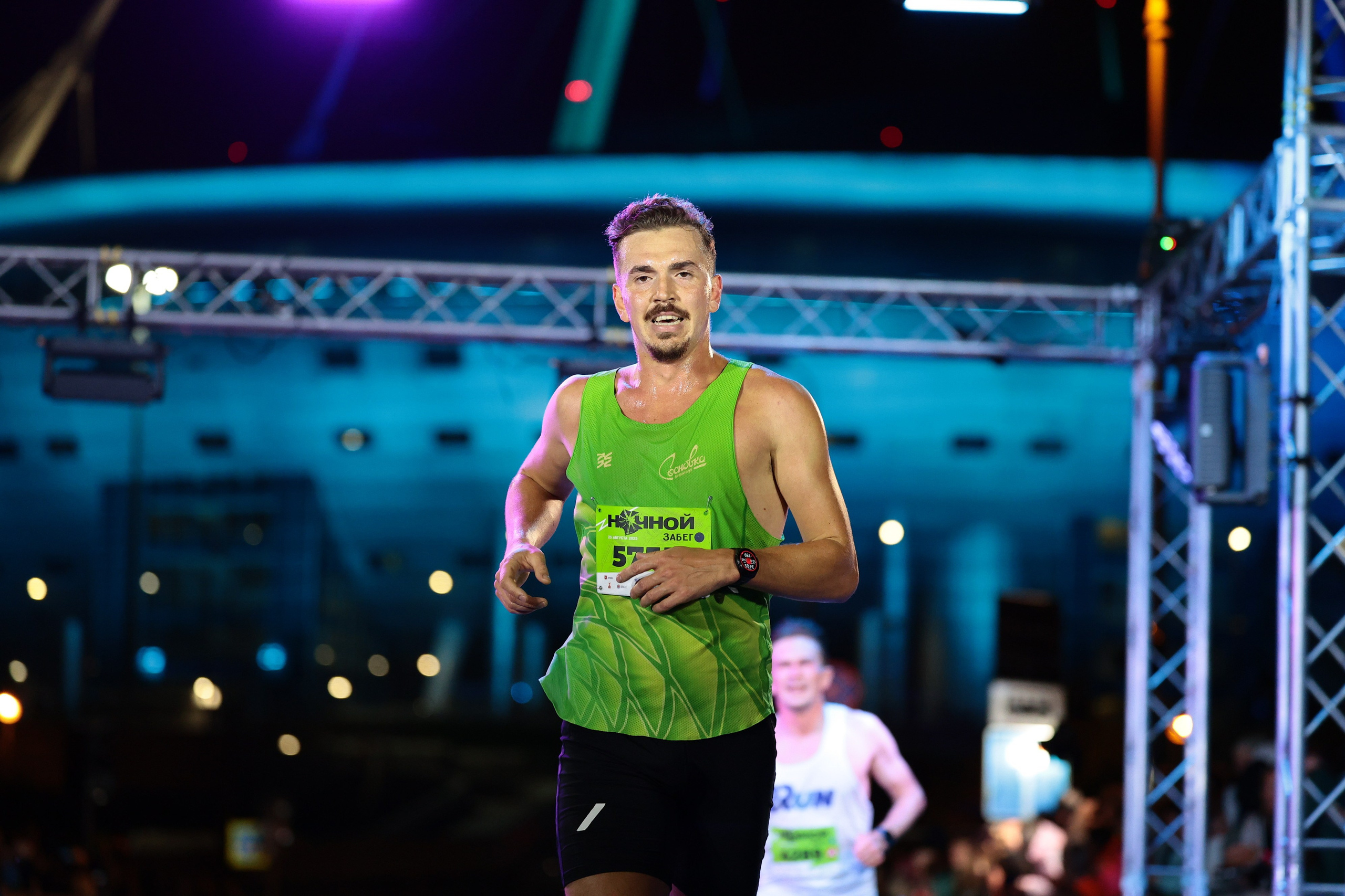 ПушкинРан ночной забег 2025. Спортивный фотограф в Санкт-Петербурге Илья Vacool