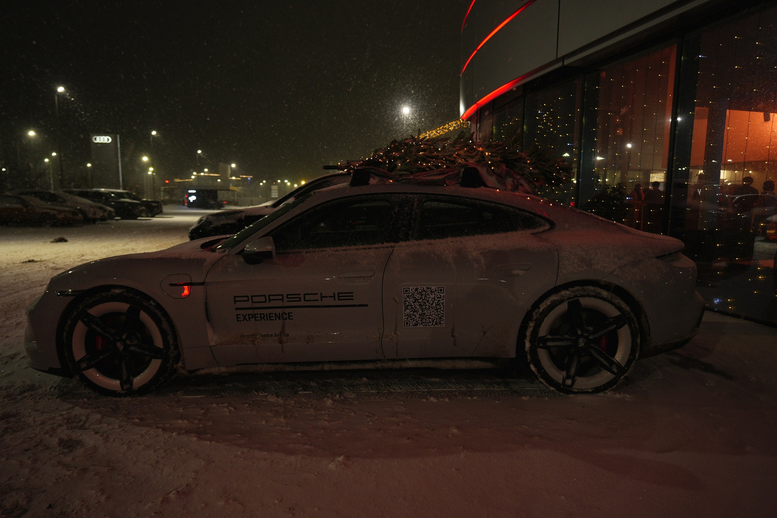 «Night in Salon» Porshe автосалон. Фотограф в Актобе Алексей Вагин