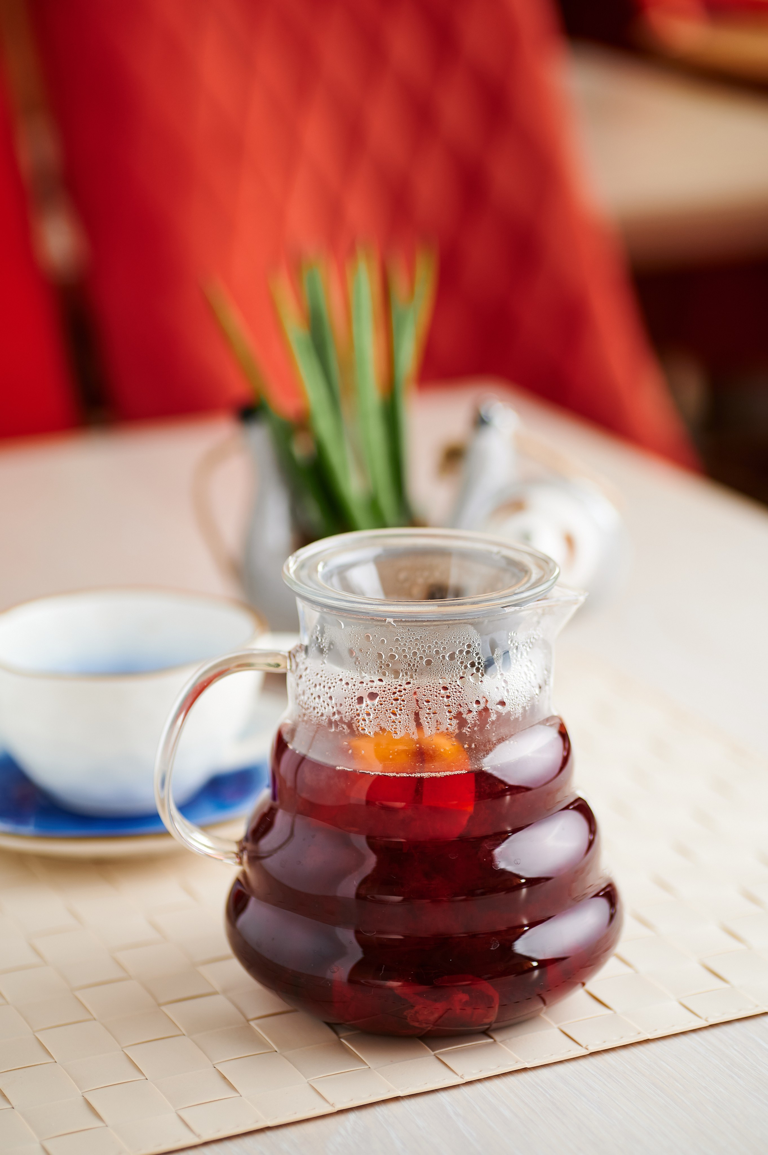 Фотография капель воды на бутылке крафтового лимонада