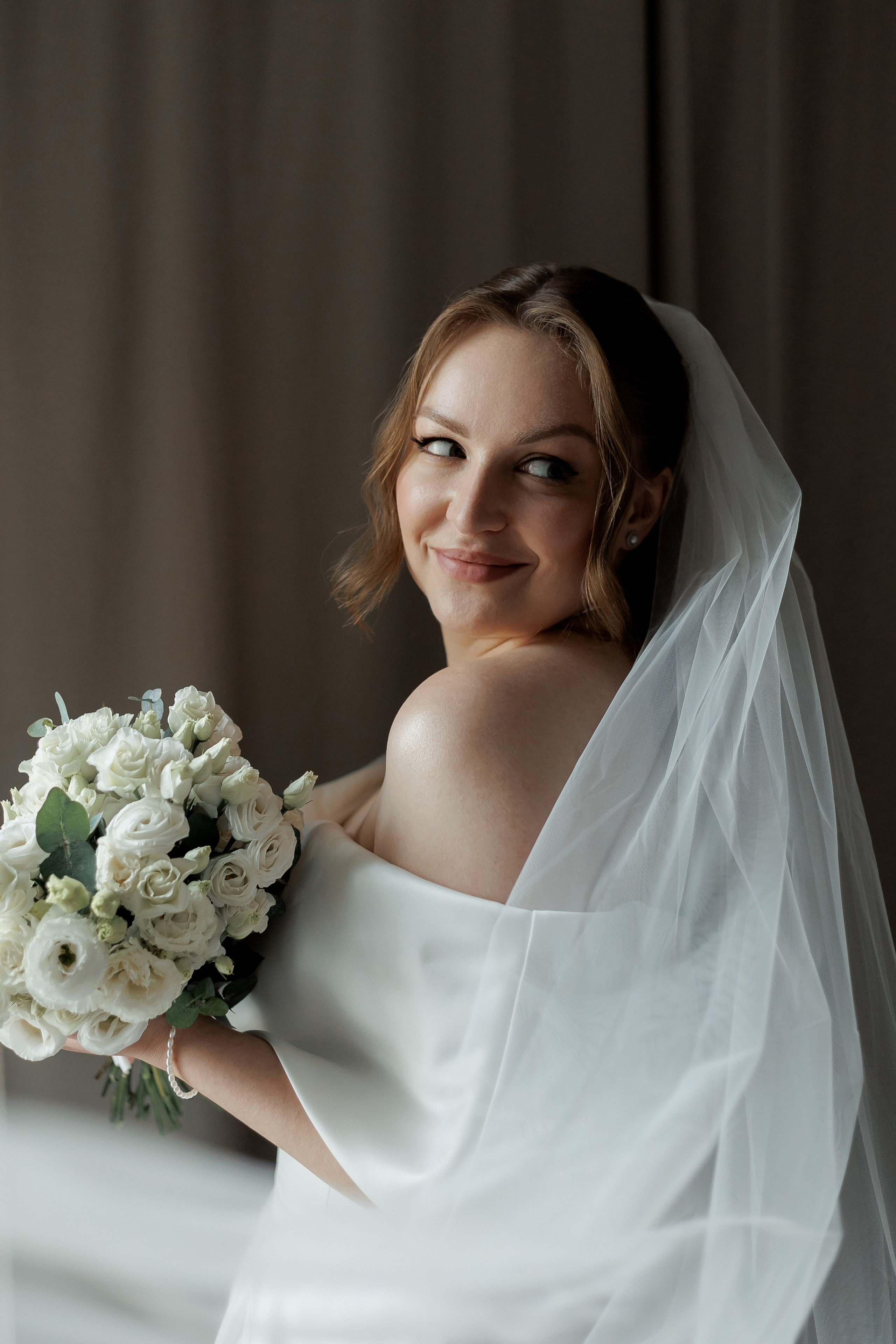 Свадебная фотосессия в отеле Marriott imperial plaza в Москве. Свадебный фотограф в Москве Дарья Олендарёва