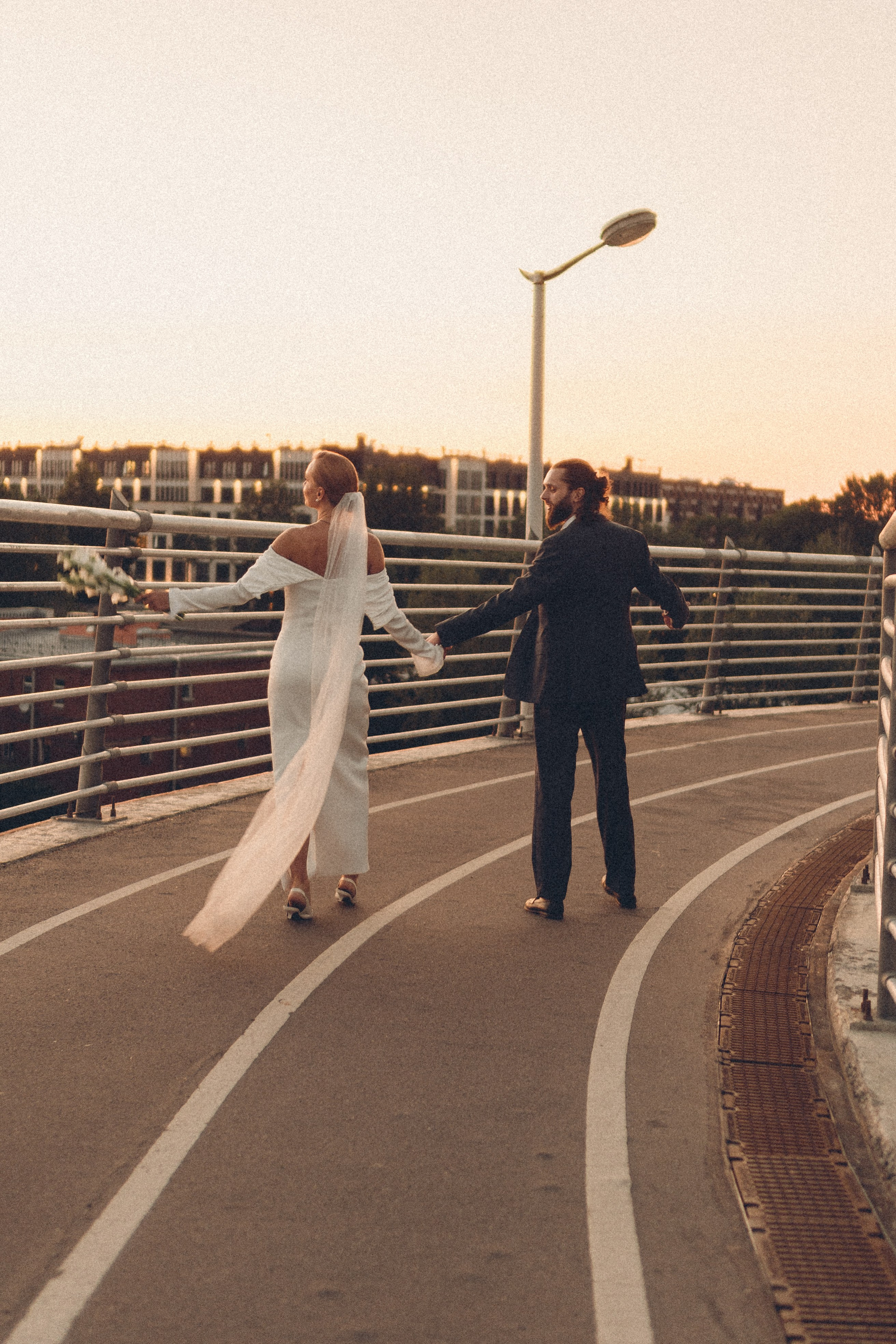 СВАДЕБНАЯ СЬЕМКА ВОЗЛЕ МСОТА БЕТАНКУРА НА КАБРИОЛЕТЕ. Профессиональный фотограф, Санкт-Петербург — Виктория Богомолова