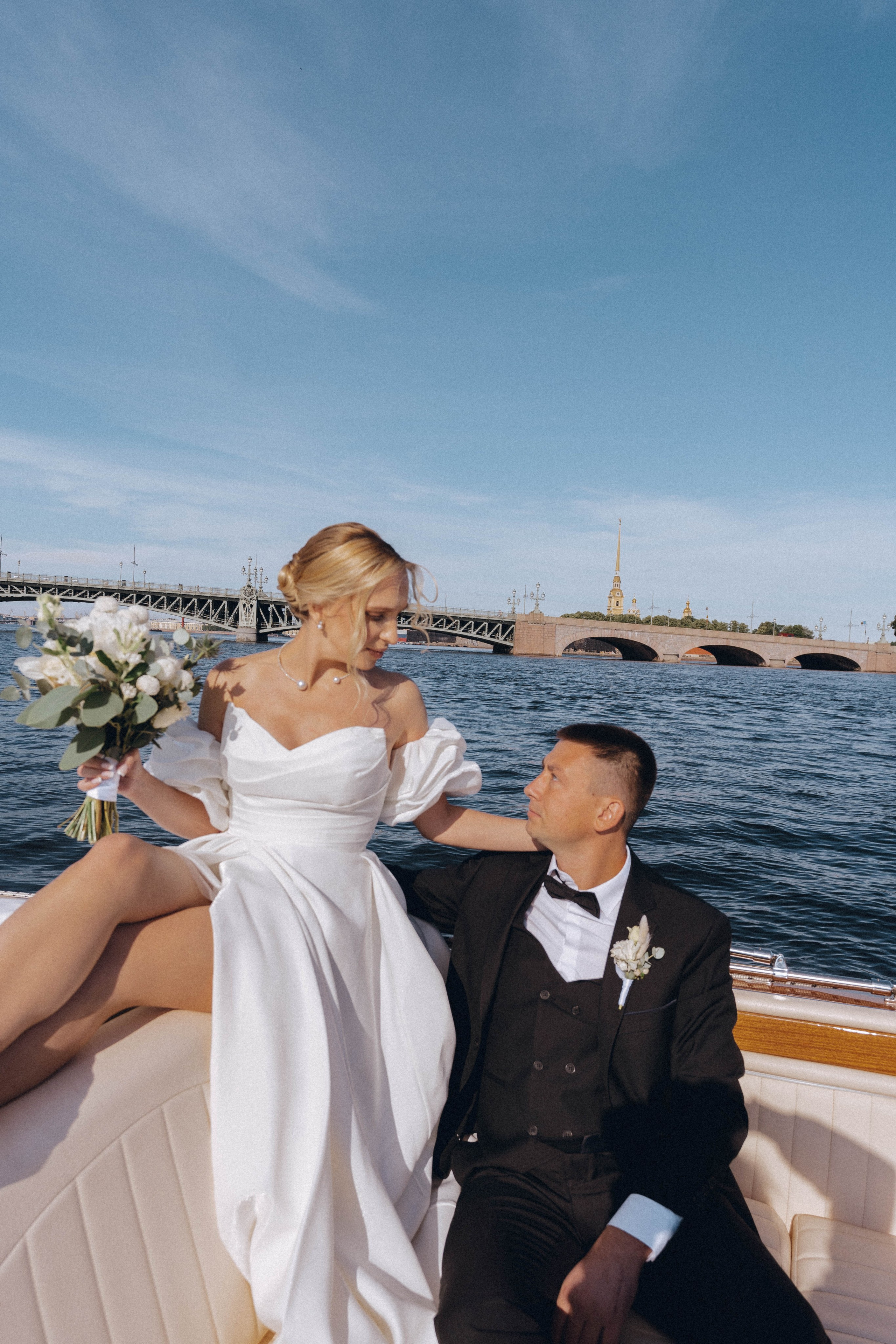 СВАДЕНБНАЯ СЬЕМКА НА КАТЕРЕ ПО КАНАЛАМ САНКТ-ПЕТЕРБУРГА И В АКВАТОРИИ НЕВЫ. Профессиональный фотограф, Санкт-Петербург — Виктория Богомолова