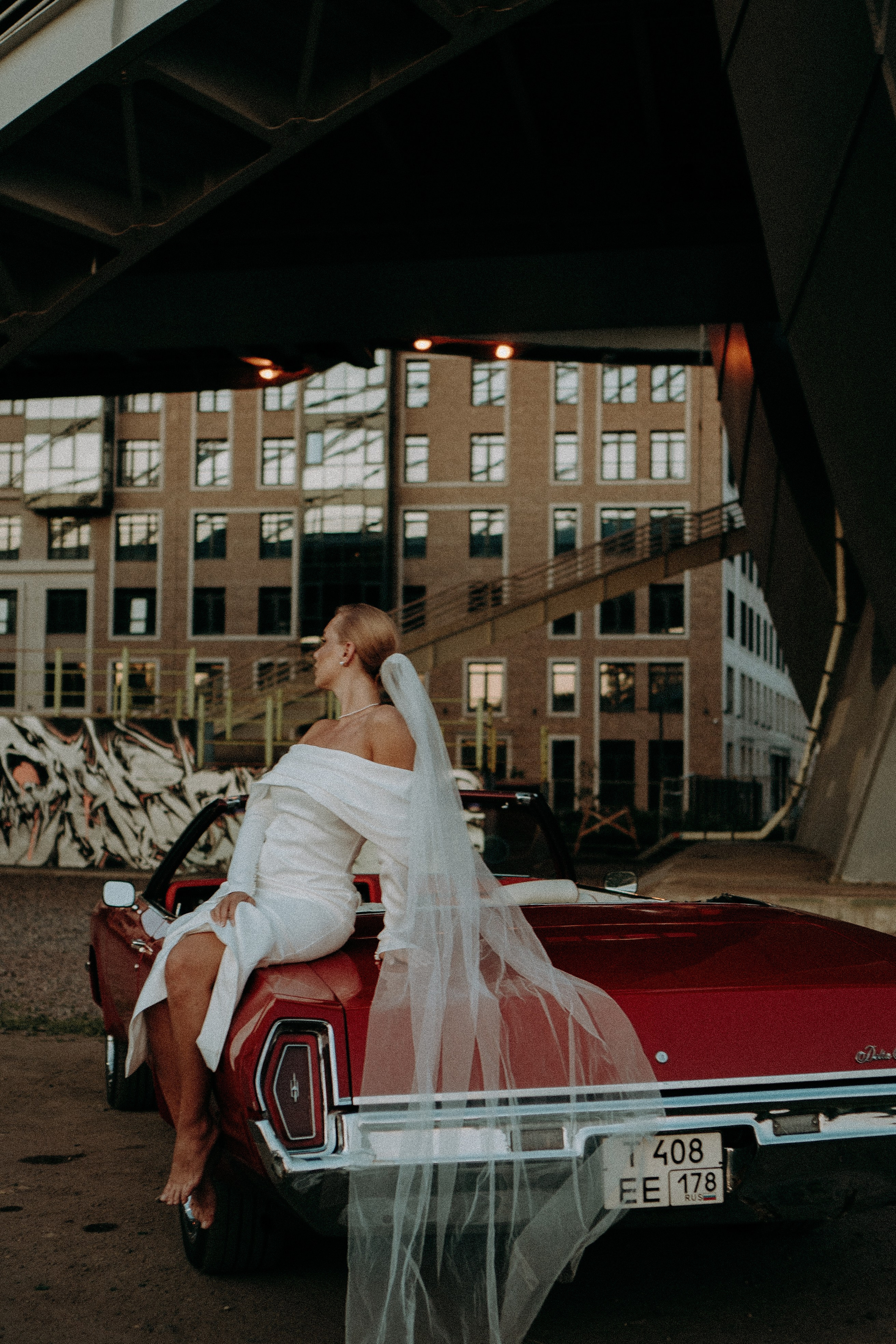 СВАДЕБНАЯ СЬЕМКА ВОЗЛЕ МСОТА БЕТАНКУРА НА КАБРИОЛЕТЕ. Профессиональный фотограф, Санкт-Петербург — Виктория Богомолова