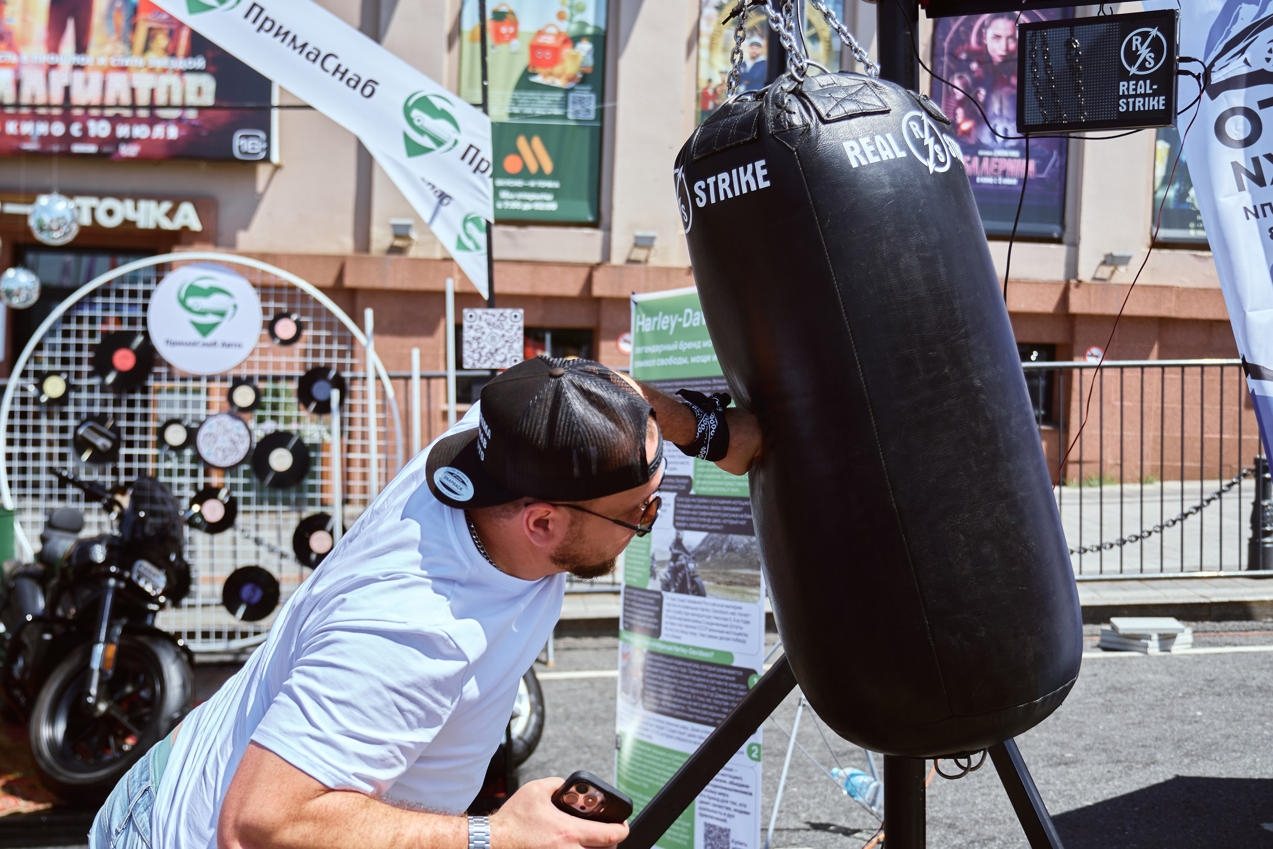 «Auto-салон 2025». Фотограф во Владивостоке