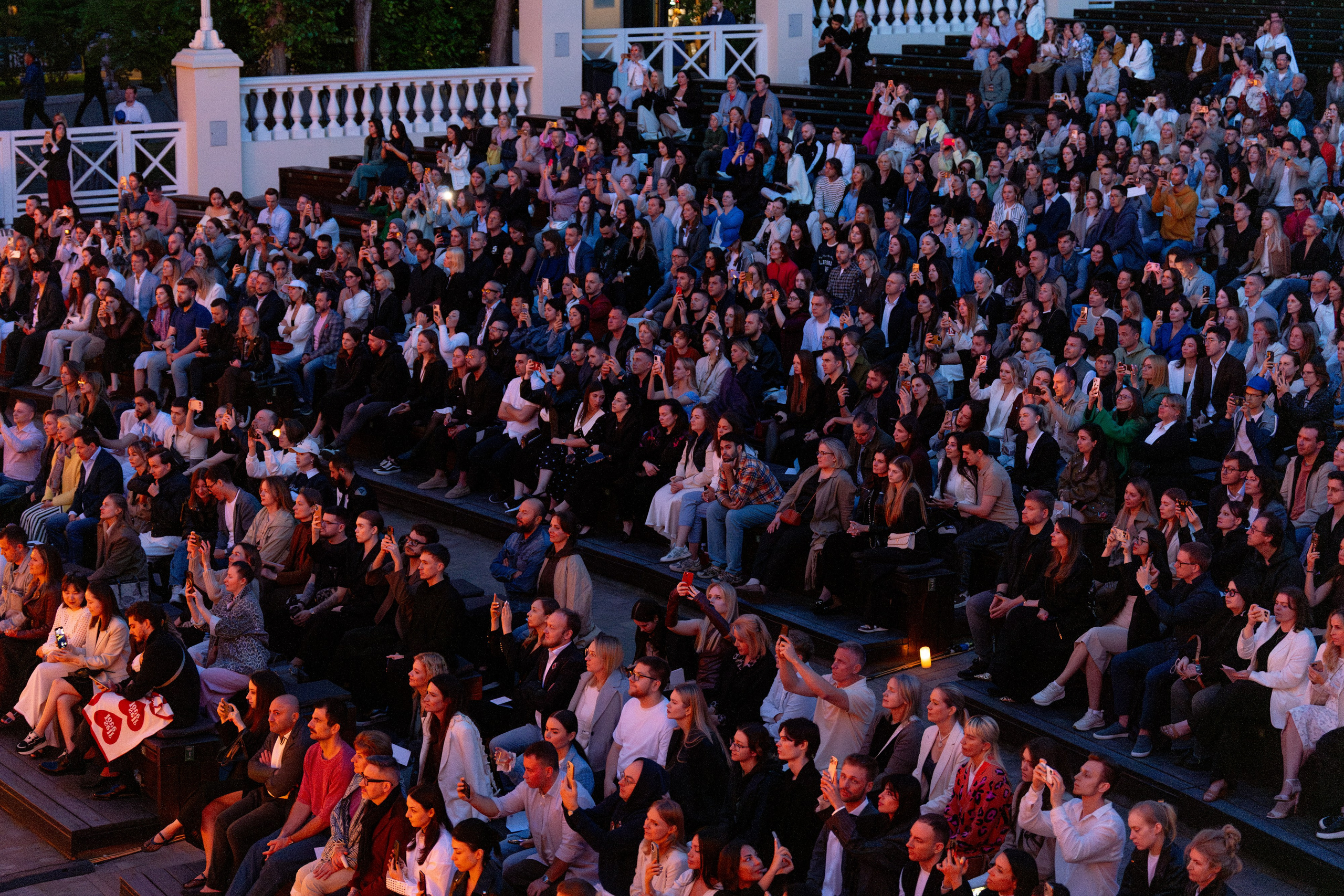 Симфонический оркестр Lumisfera при свечах. Фотограф Никита Комаров