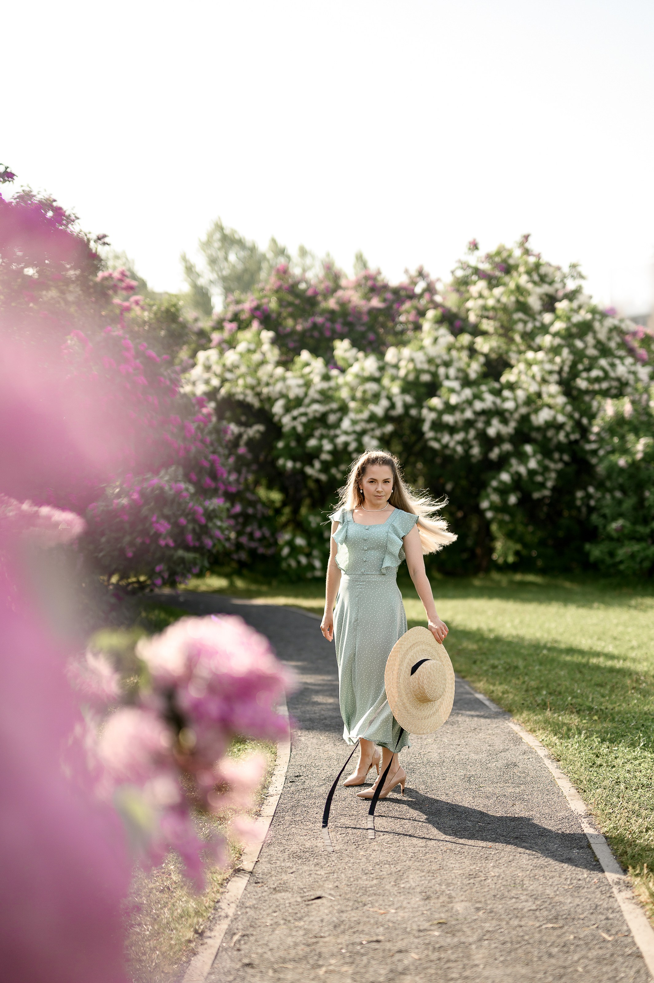 Анастасия. Фотосессия в цветении в Сиреневом саду в Москве. Semerlina.ru