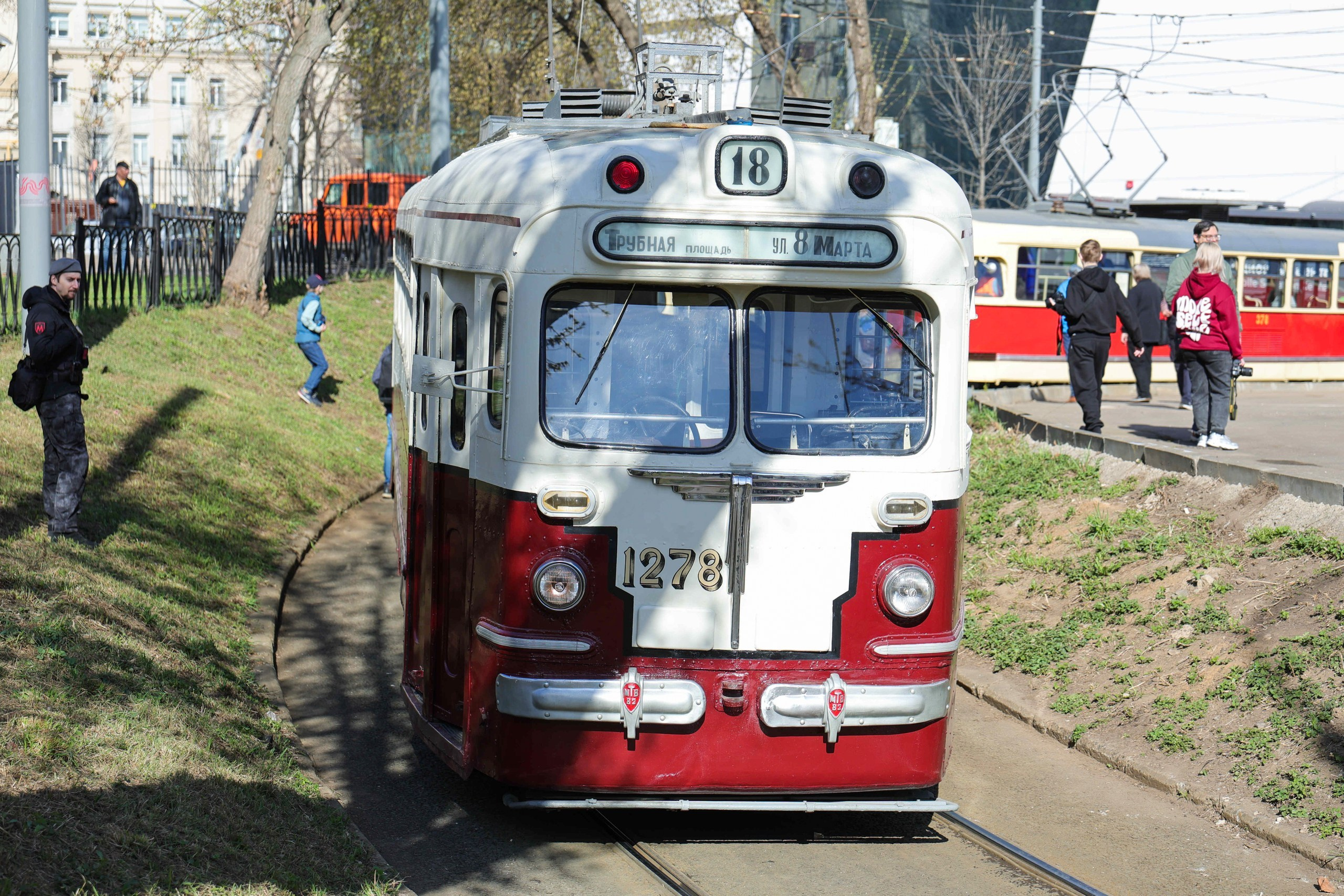 Парад трамваев. Репортажный, архитектурный, театральный и файн-арт фотограф Лена Мельникова в Москве