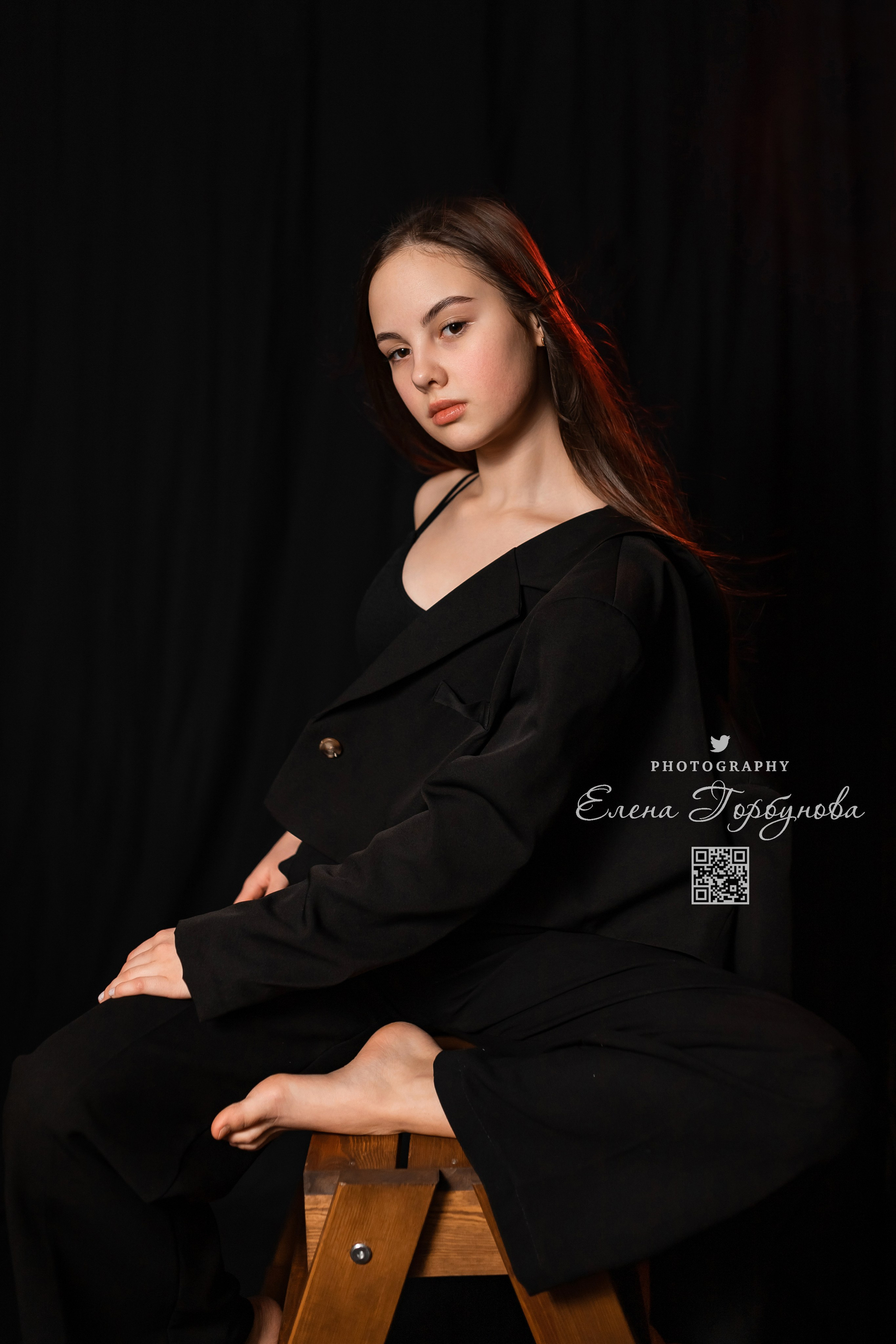 Моя студия. Полина и стул. Январь 2024. Фотограф Пермь. Свадьбы. Семья и дети, школа, д. сад. Фотокниги