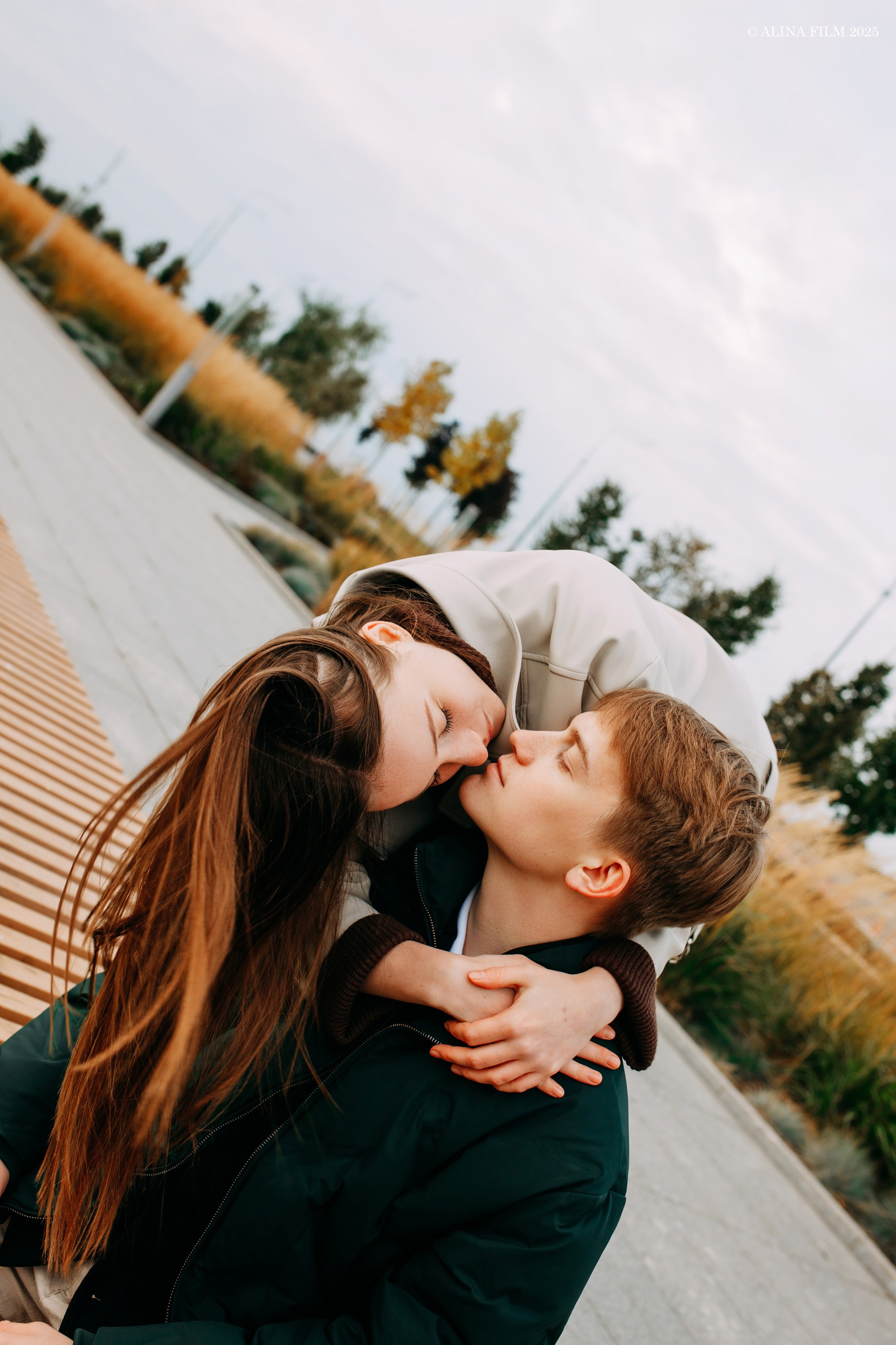 Фотосессия у Лахты (лавстори). Фотограф в Санкт-Петербурге Alina Film