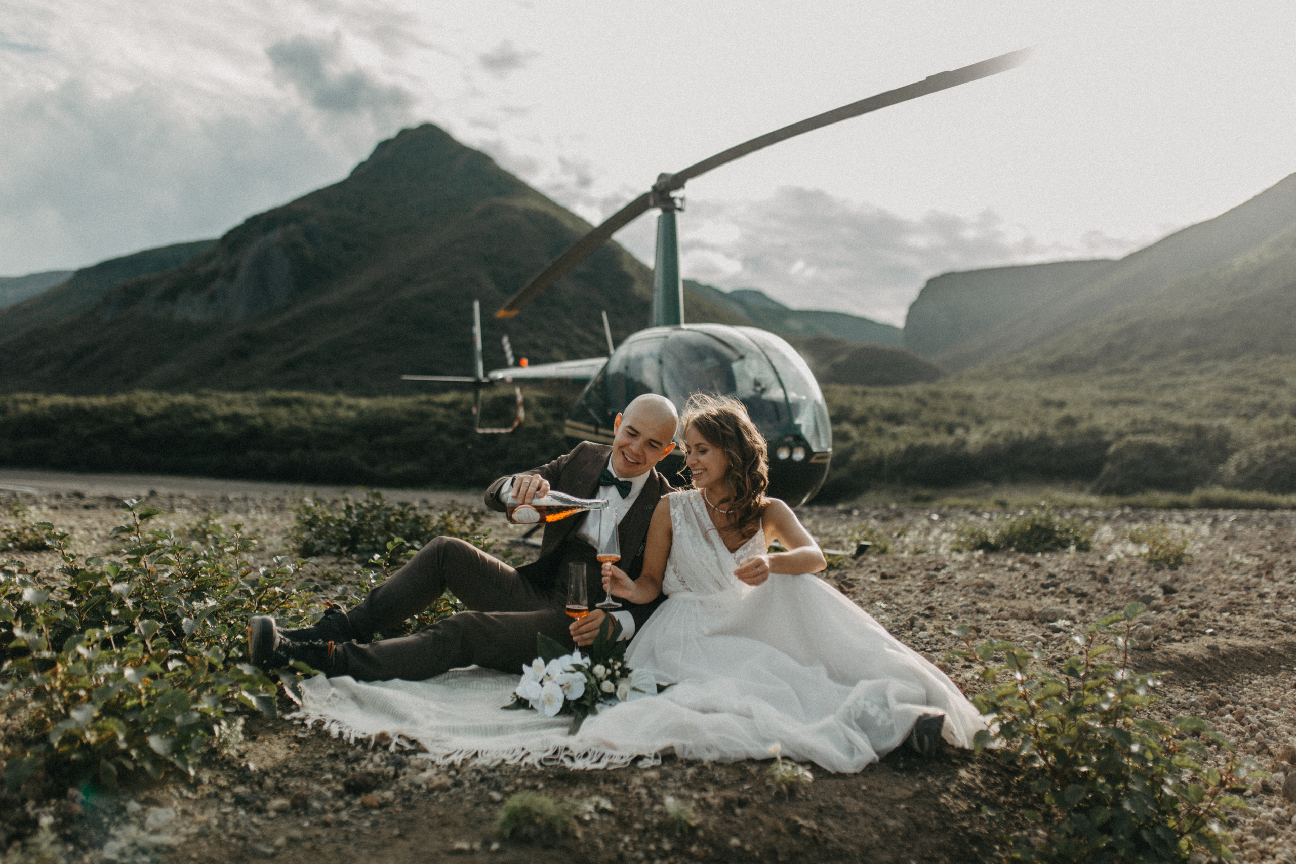 Вулкан Ксудач. Свадьба Богдана и Лизы. Свадебное фото и видео на Камчатке. Туристические маршруты