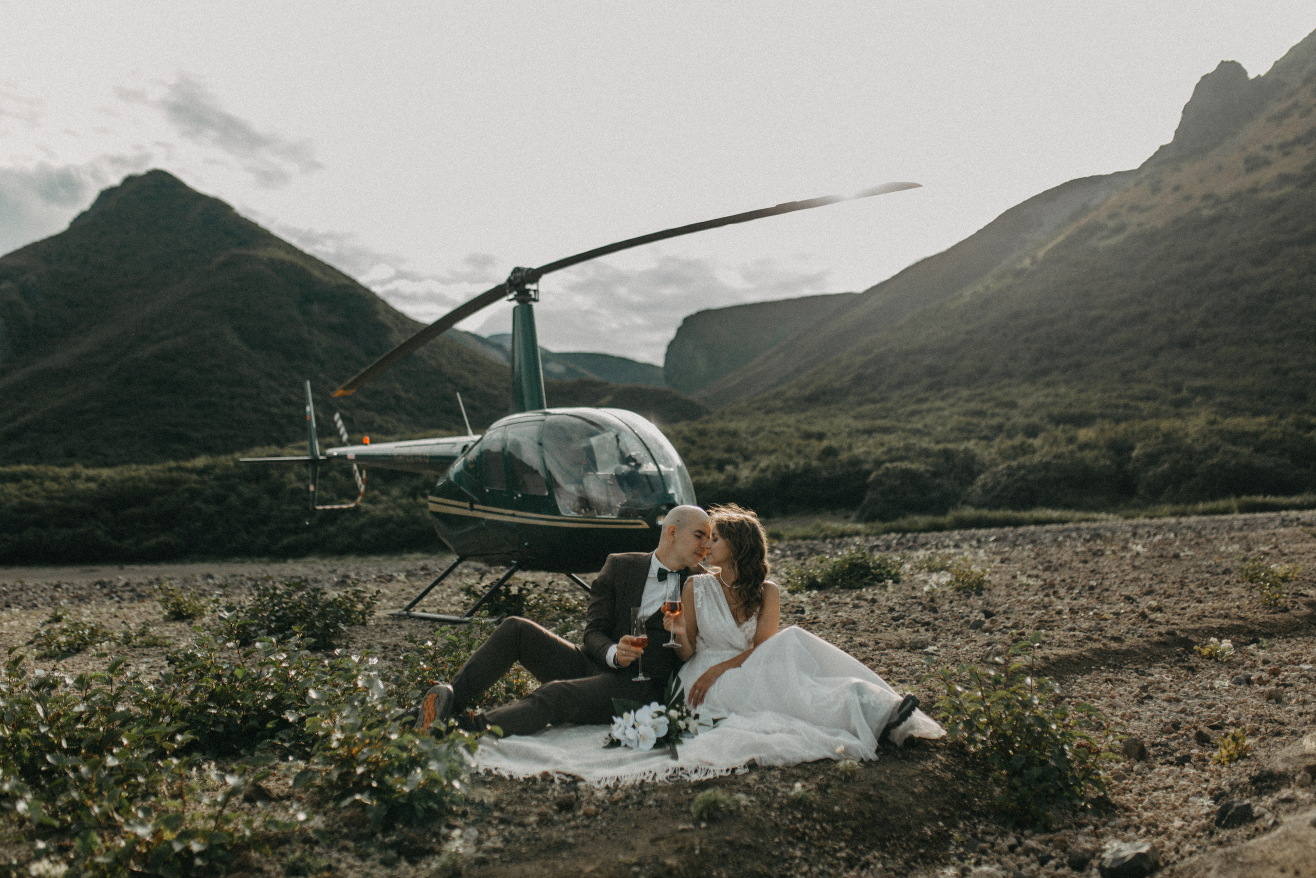 Вулкан Ксудач. Свадьба Богдана и Лизы. Свадебное фото и видео на Камчатке. Туристические маршруты