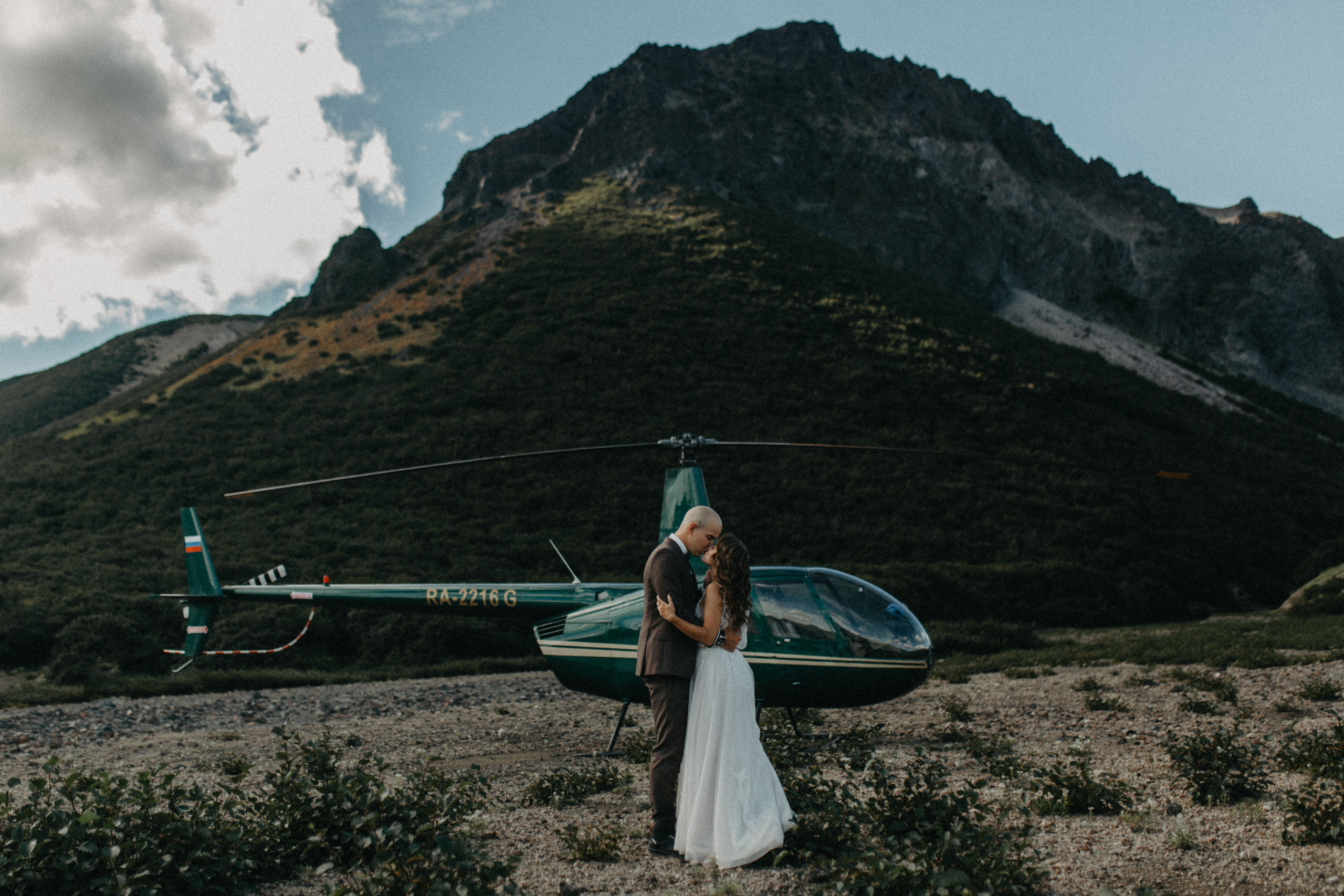 Вулкан Ксудач. Свадьба Богдана и Лизы. Свадебное фото и видео на Камчатке. Туристические маршруты