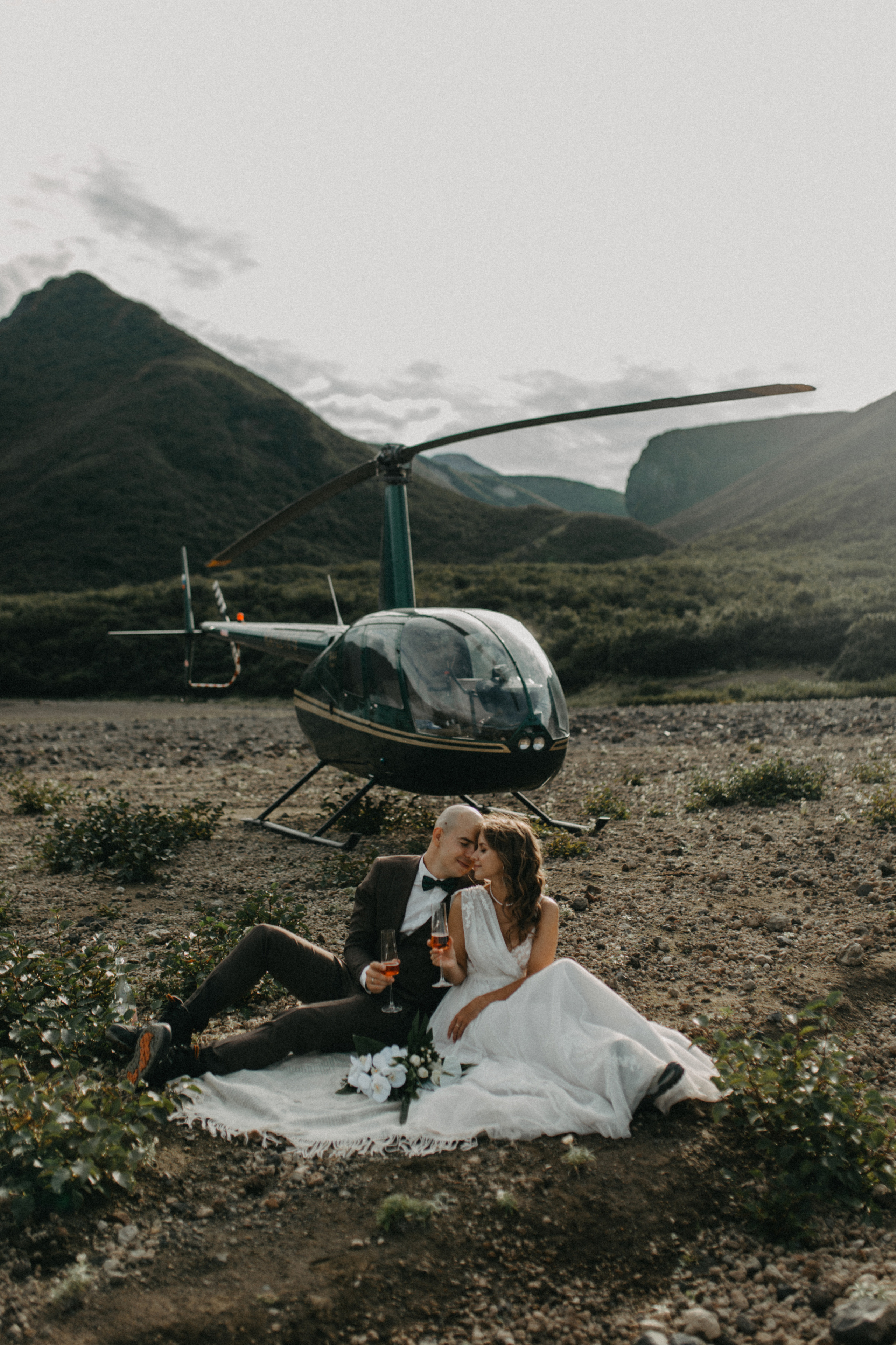 Вулкан Ксудач. Свадьба Богдана и Лизы. Свадебное фото и видео на Камчатке. Туристические маршруты