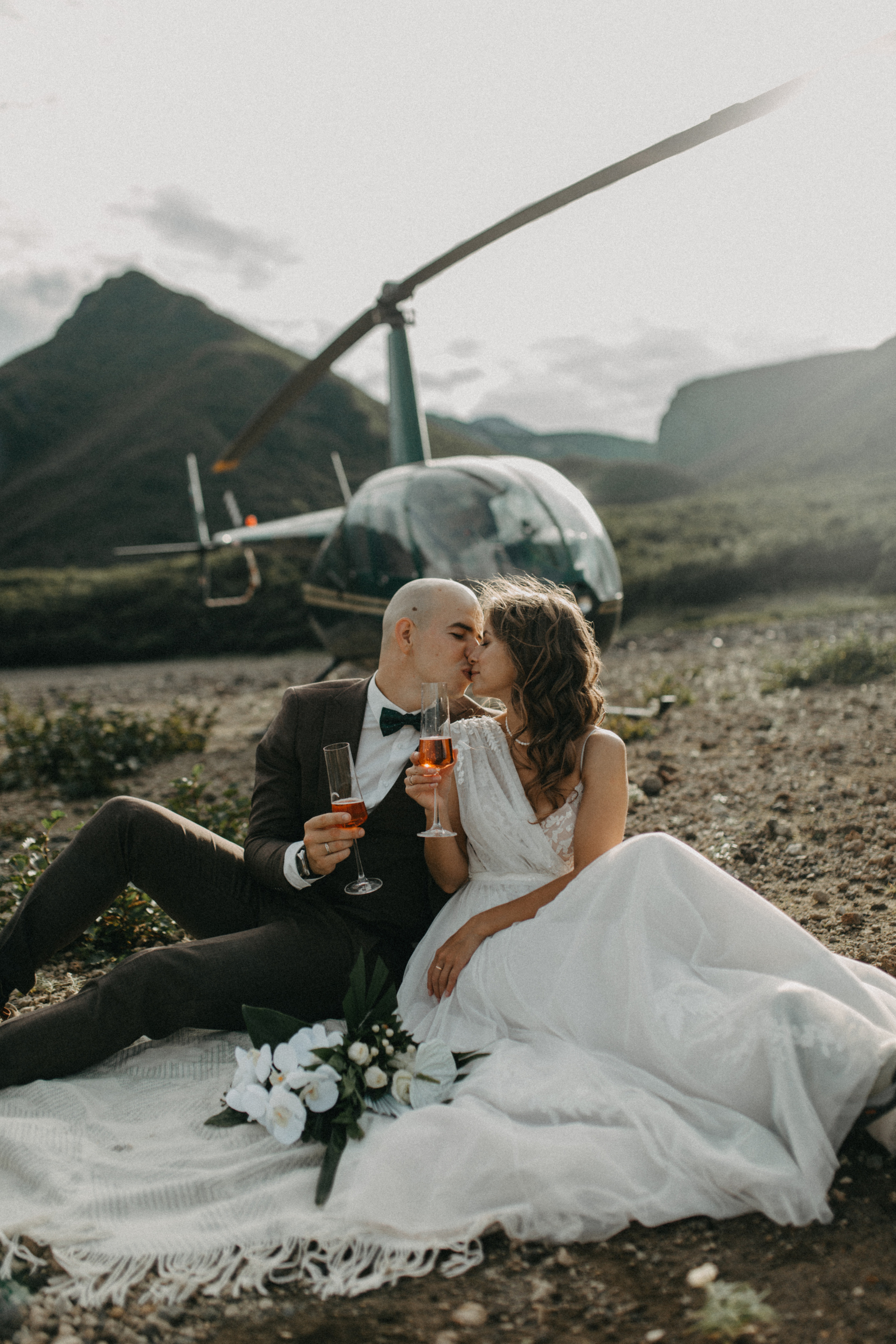 Вулкан Ксудач. Свадьба Богдана и Лизы. Свадебное фото и видео на Камчатке. Туристические маршруты