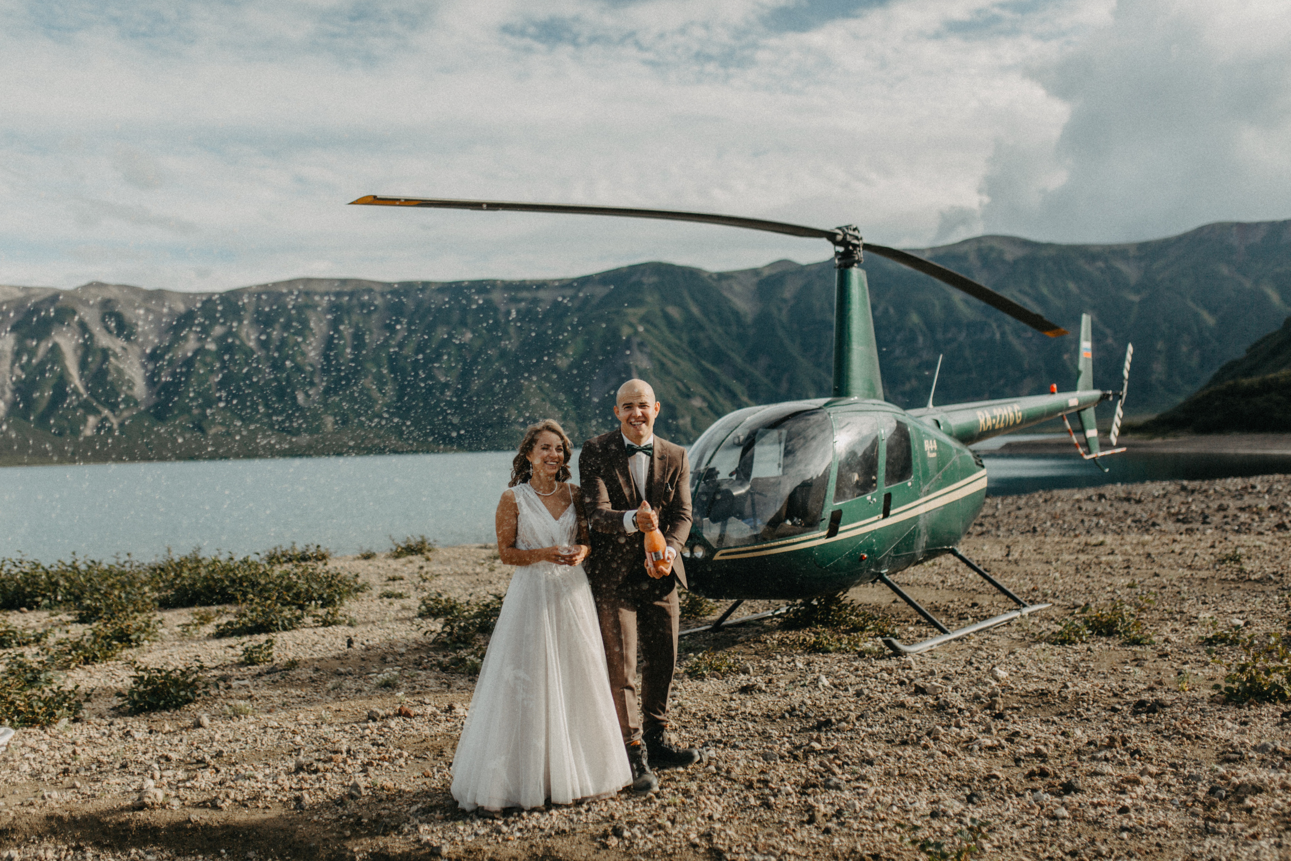 Вулкан Ксудач. Свадьба Богдана и Лизы. Свадебное фото и видео на Камчатке. Туристические маршруты