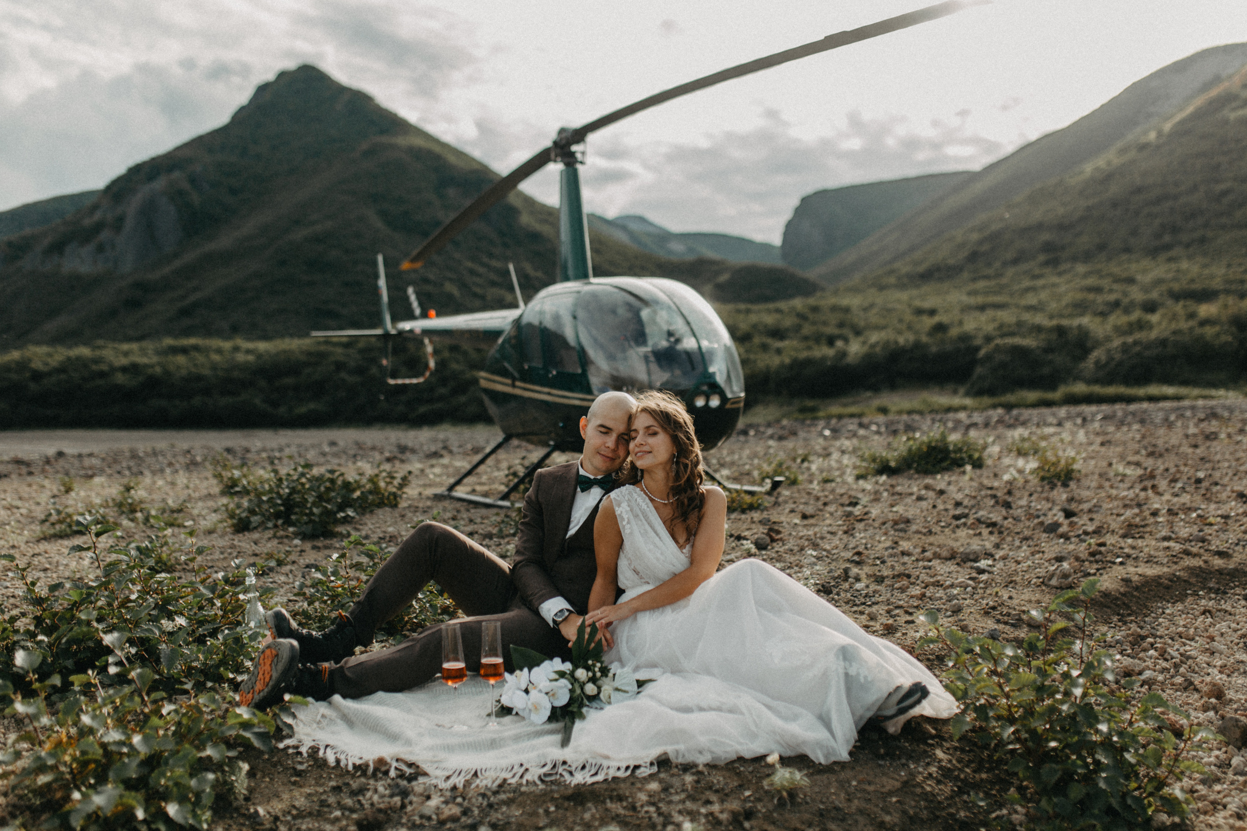 Вулкан Ксудач. Свадьба Богдана и Лизы. Свадебное фото и видео на Камчатке. Туристические маршруты