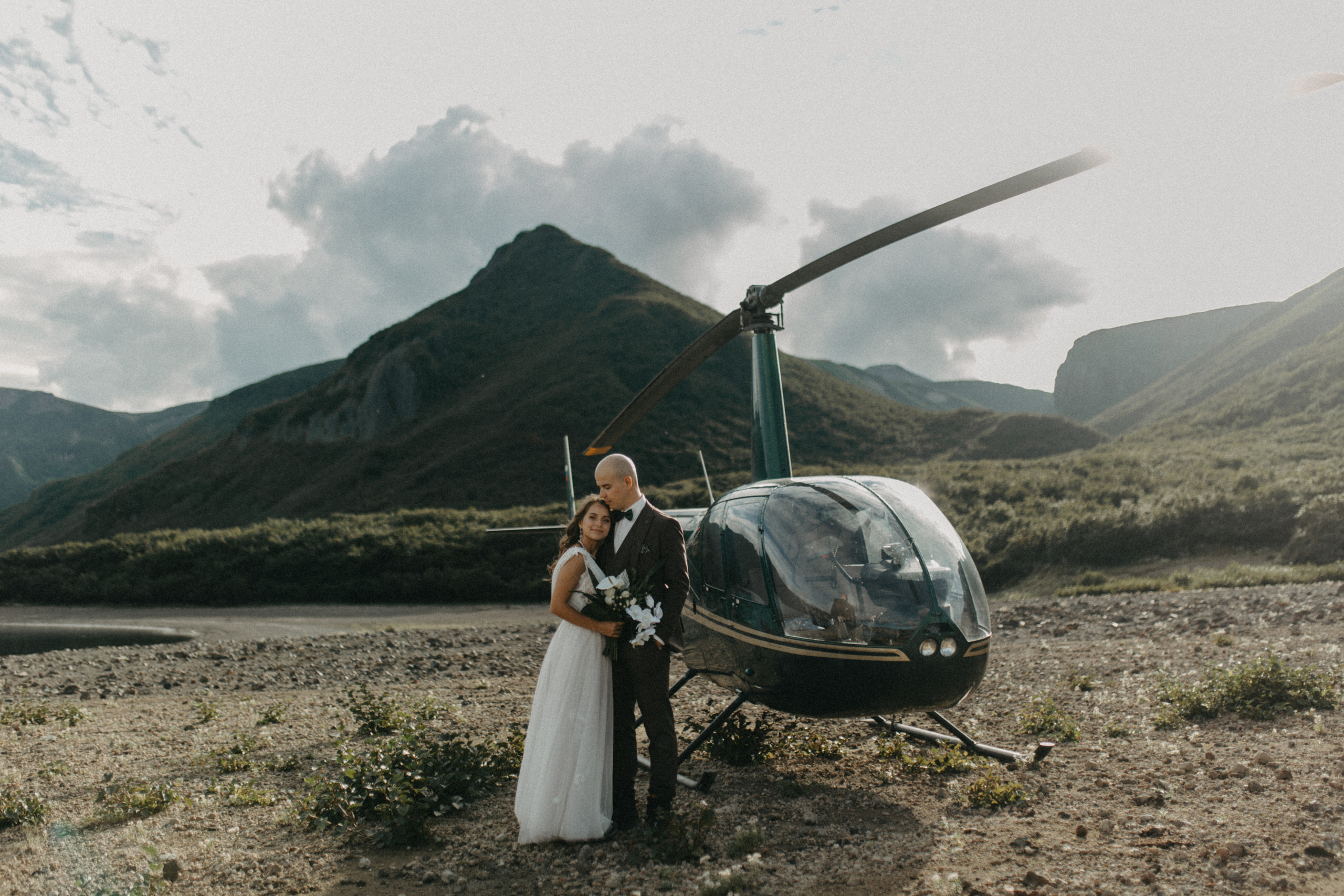 Вулкан Ксудач. Свадьба Богдана и Лизы. Свадебное фото и видео на Камчатке. Туристические маршруты